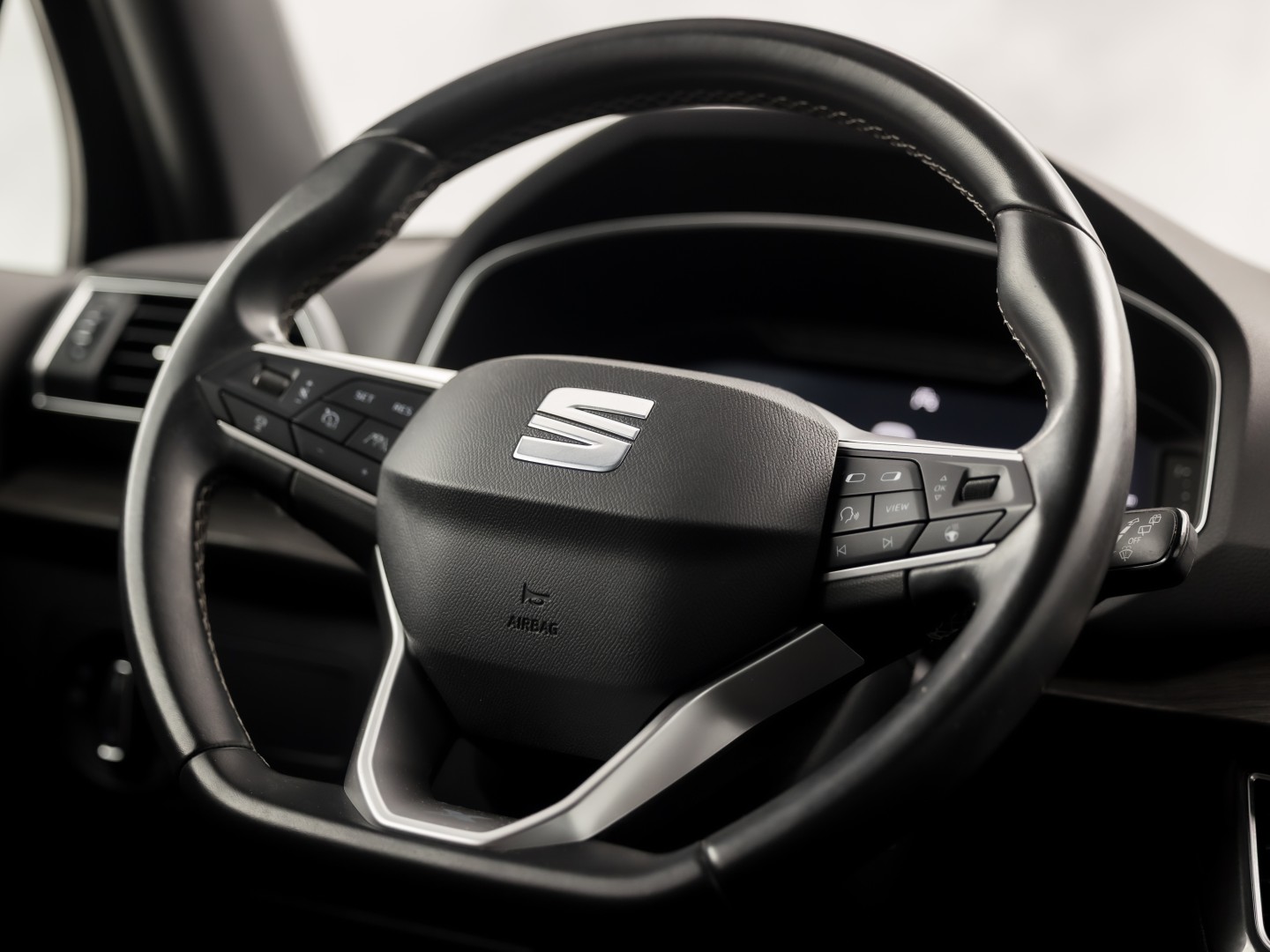 SEAT Tarraco 1.4 TSI e-Hybrid PHEV Xcellence Sport 245Pk Automaat (APPLE CARPLAY, GROOT NAVI, MEMORY SEAT, LEDER, CAMERA, SPORTSTOELEN, STOELVERWARMING, ELEK ACHTERKLEP, GETINT GLAS, NIEUWSTAAT)