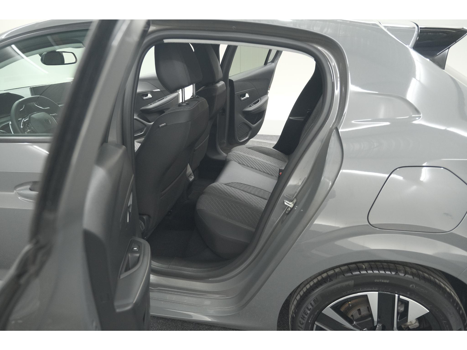 Peugeot 208 Hybrid 100 e-DCS6 Allure | Camera | Apple Carplay | Keyless Entry | Parkeersensoren