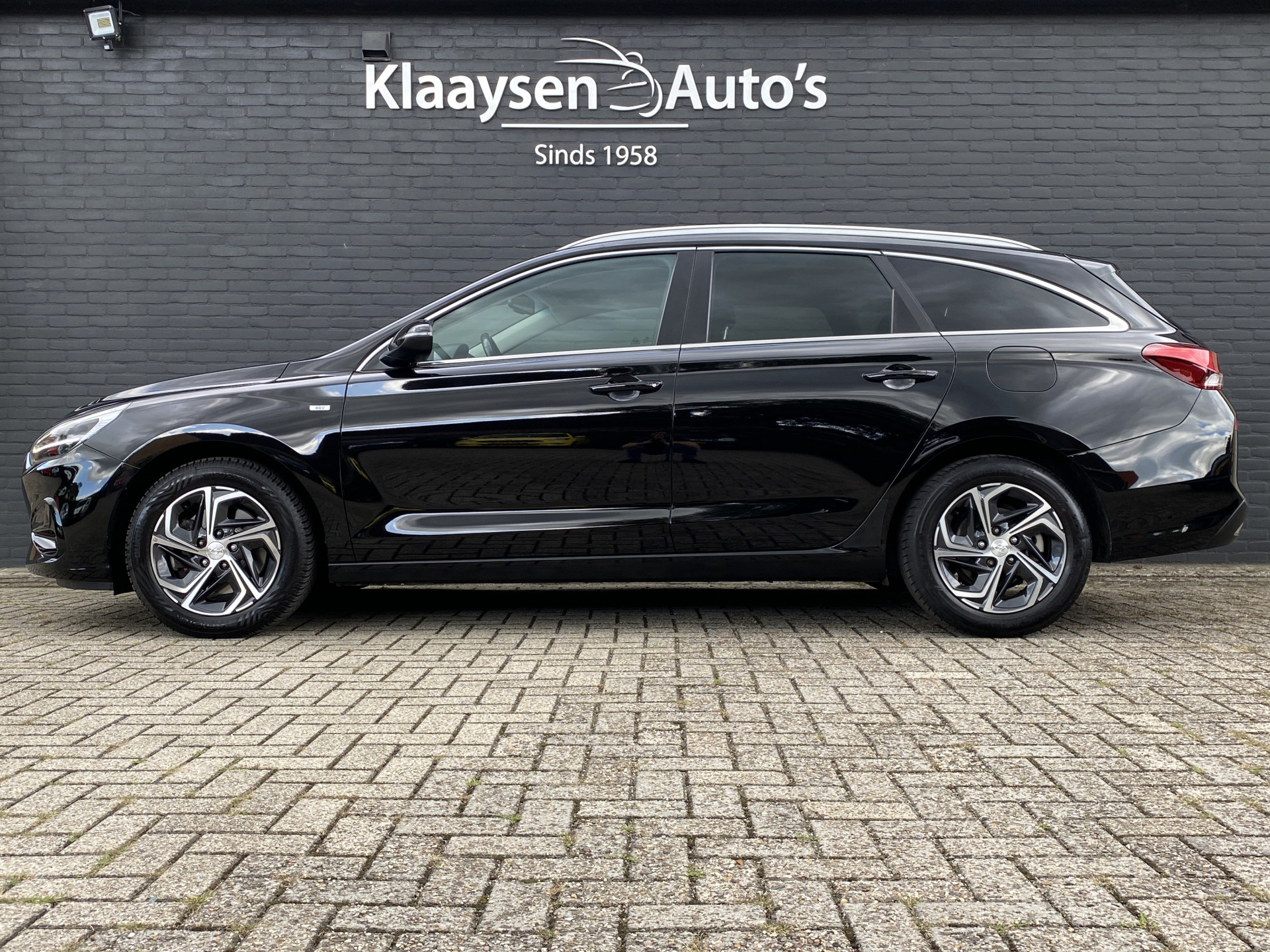 Hyundai i30 Wagon 1.5 T-GDi  MHEV 160 pk Comfort Smart AUT. | navigatie | stoel-/stuurverw. | camera | trekhaak | parkeersensoren