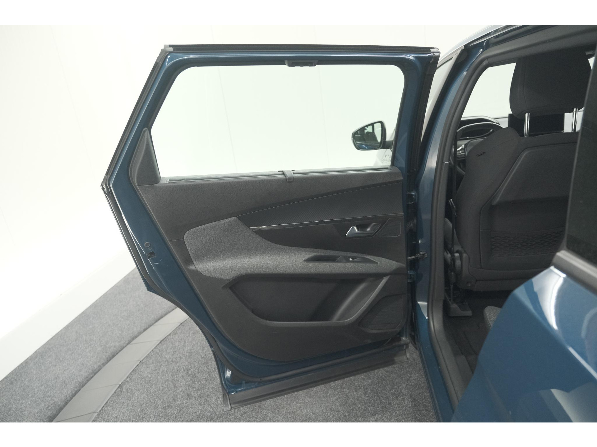 Peugeot 5008 PureTech 130 EAT8 Active Pack | 7 Zitplaatsen | Camera | Navigatie | Apple Carplay | Parkeersensoren