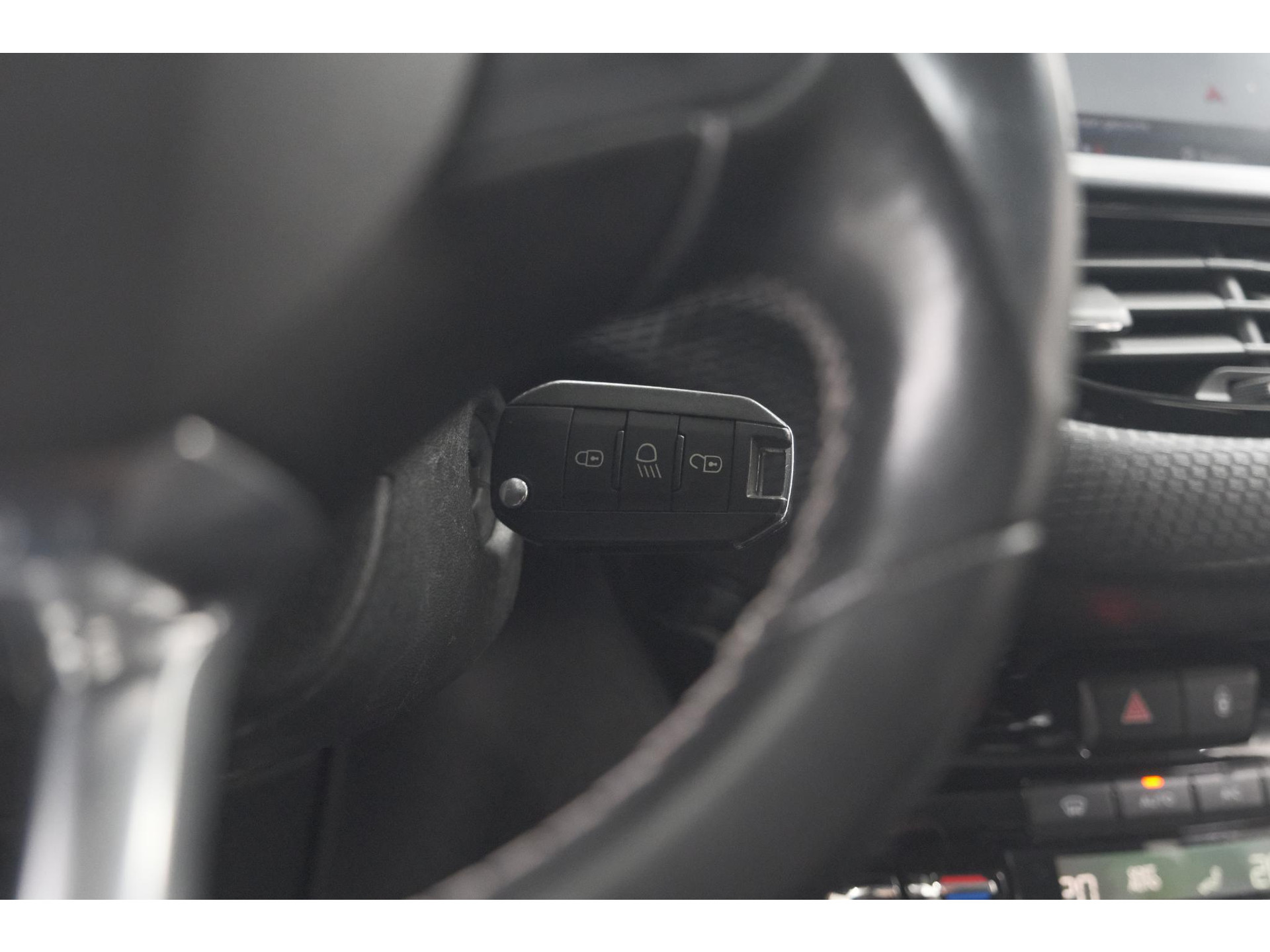 Peugeot 2008 PureTech 130 Allure | Camera | Apple Carplay | Parkeersensoren | Navigatie