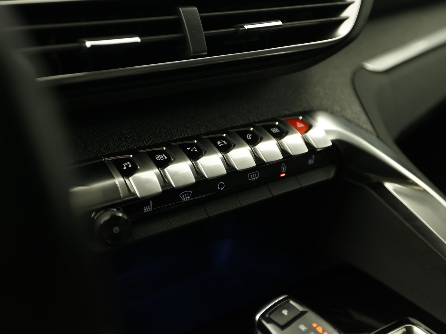 Peugeot 3008 1.2 PureTech Allure Sport Automaat (APPLE CARPLAY, GROOT NAVI, 360 CAMERA, STOELVERWARMING, LEDER, SPORTSTOELEN, ADAPTIVE CRUISE, GETINT GLAS, KEYLESS, NIEUWSTAAT)
