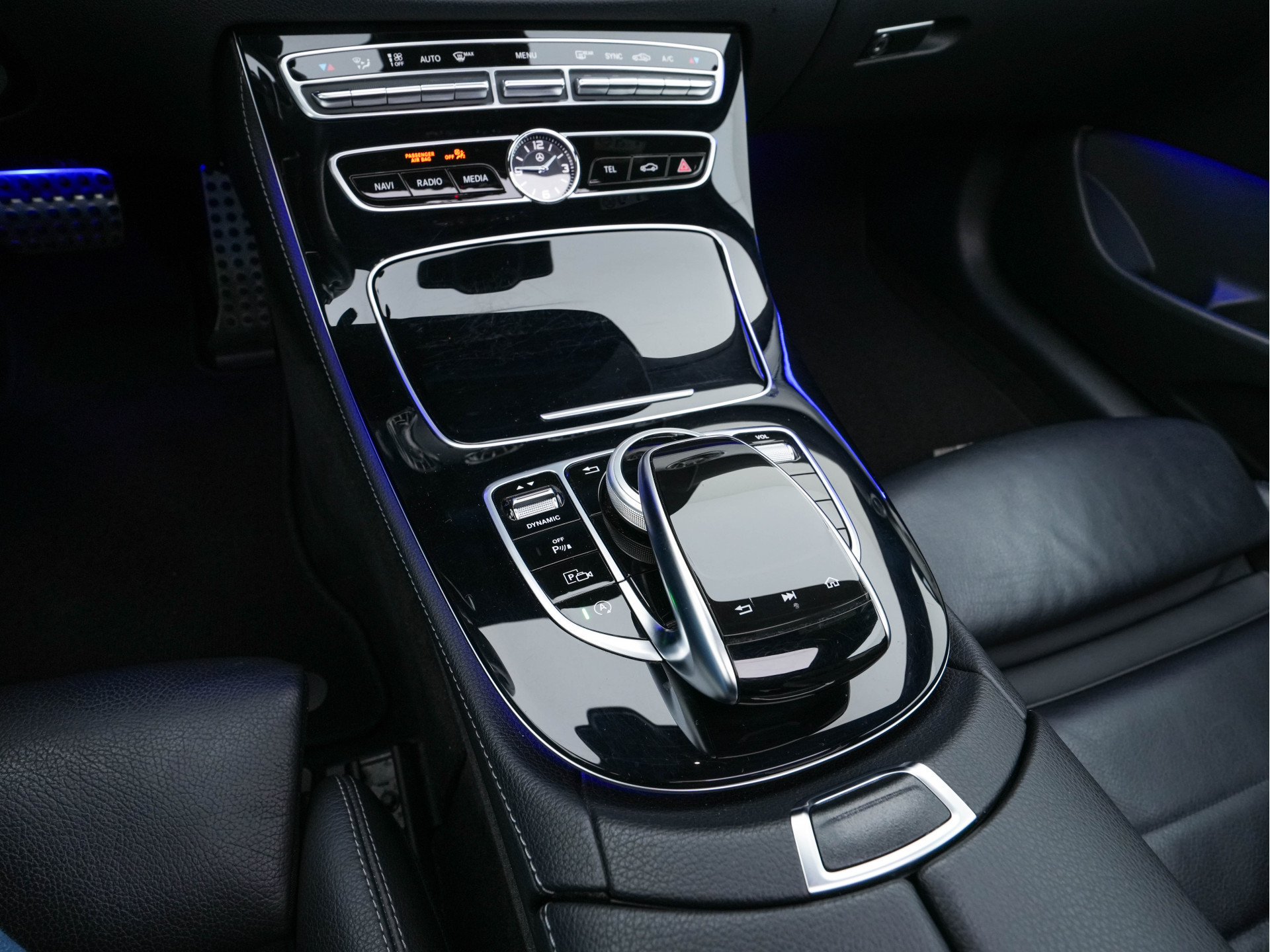 Mercedes-Benz E-klasse Coupé 400 AMG-Sportpack 4Motion Premium Plus Aut. *PANO | LEATHER | BURMESTER-AUDIO | WIDESCREEN-COCKPIT |  FULL-LED | NAVI-FULLMAP | CAMERA | SHIFT-PADDLES | CRUISE | AMBIENT-LIGHT | SPORT-SEATS | 19"ALU*