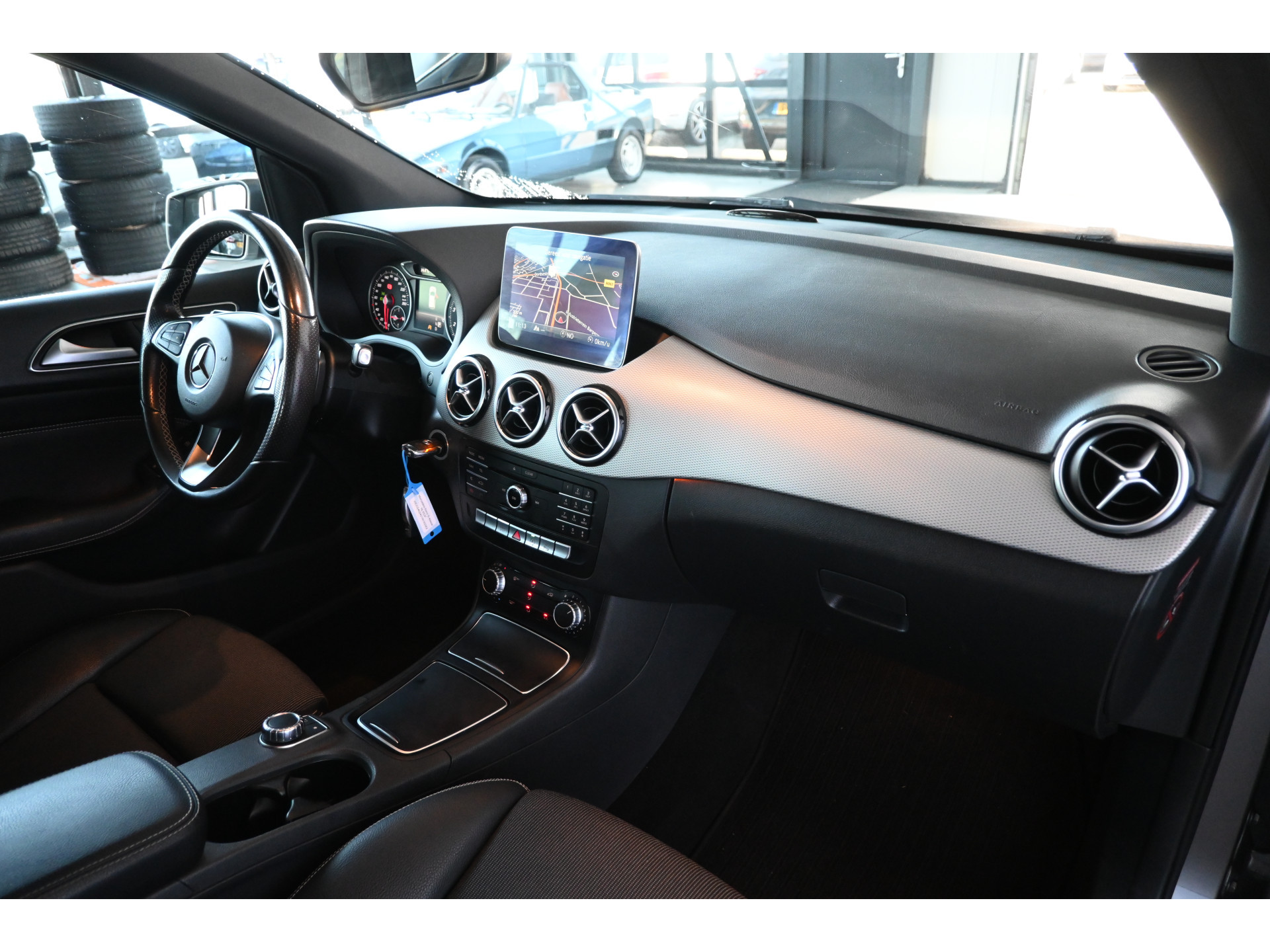 Mercedes-Benz B-klasse 180 Ambition Automaat Clima Navigatie LED Rijklaarprijs! Inruil Mogelijk!