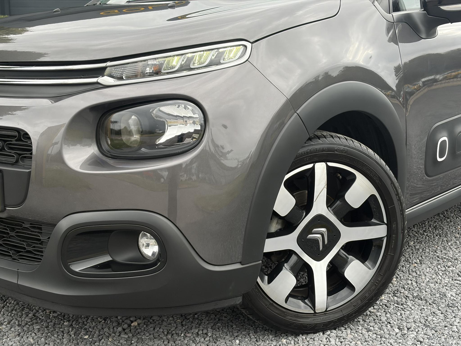 Citroen C3 1.2 PureTech S&S Shine D-riem vv in 02-2025 l 1e Eigenaar l Dealer Onderhouden l 110pk l Navi l Camera l Carplay l Clima l Cruise l Lm velgen l 6 Bak l Rijstrooksensor l Pdc l N.A.P l Apk tot 03-2027