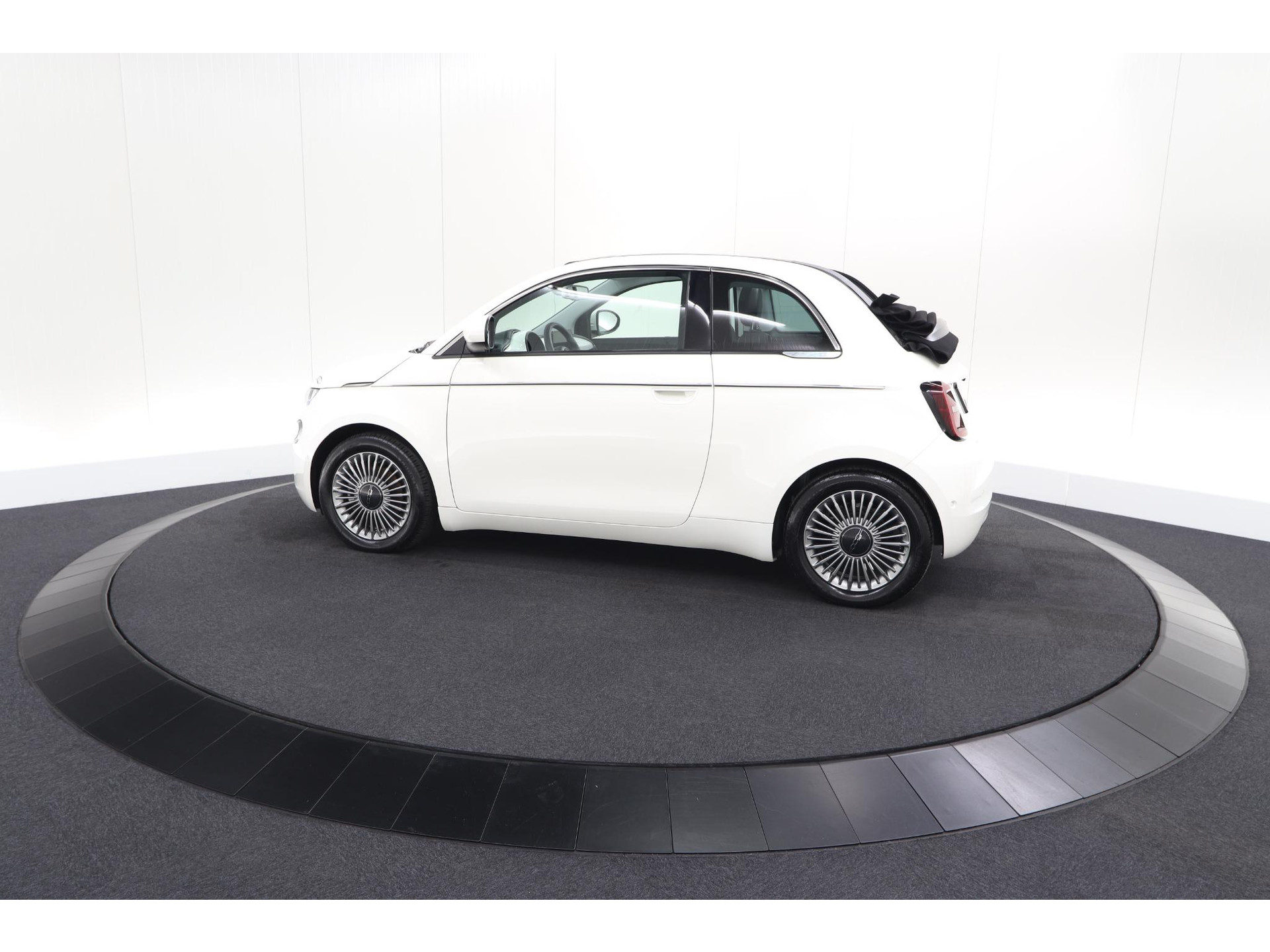 Fiat 500 C Icon 42 kWh | 97,3% SOH | Convenience Pack | Camera | Dodehoekdetectie | Stoelverwarming