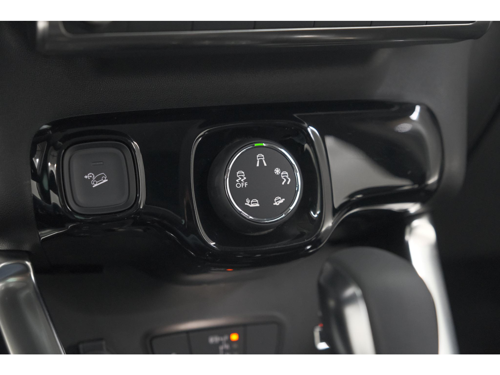Citroen C3 Aircross PureTech 130 EAT6 Max | Allseason Banden | Parkeersensoren | Navigatie | Apple Carplay