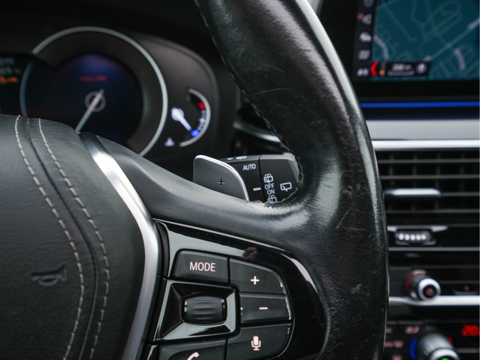 BMW 5-serie Touring 530d Sportline High Executive Aut. *PANO | LEATHER | FULL-LED | MEMORY-PACK | TOP-VIEW | HEATED-COMFORTSEATS | NAVI-FULLMAP | PRIVACY-GLASS | AMBIENT-LIGHT | ECC | CARPLAY | PDC | TOWBAR | SHIFT-PADDLES | 20"ALU*