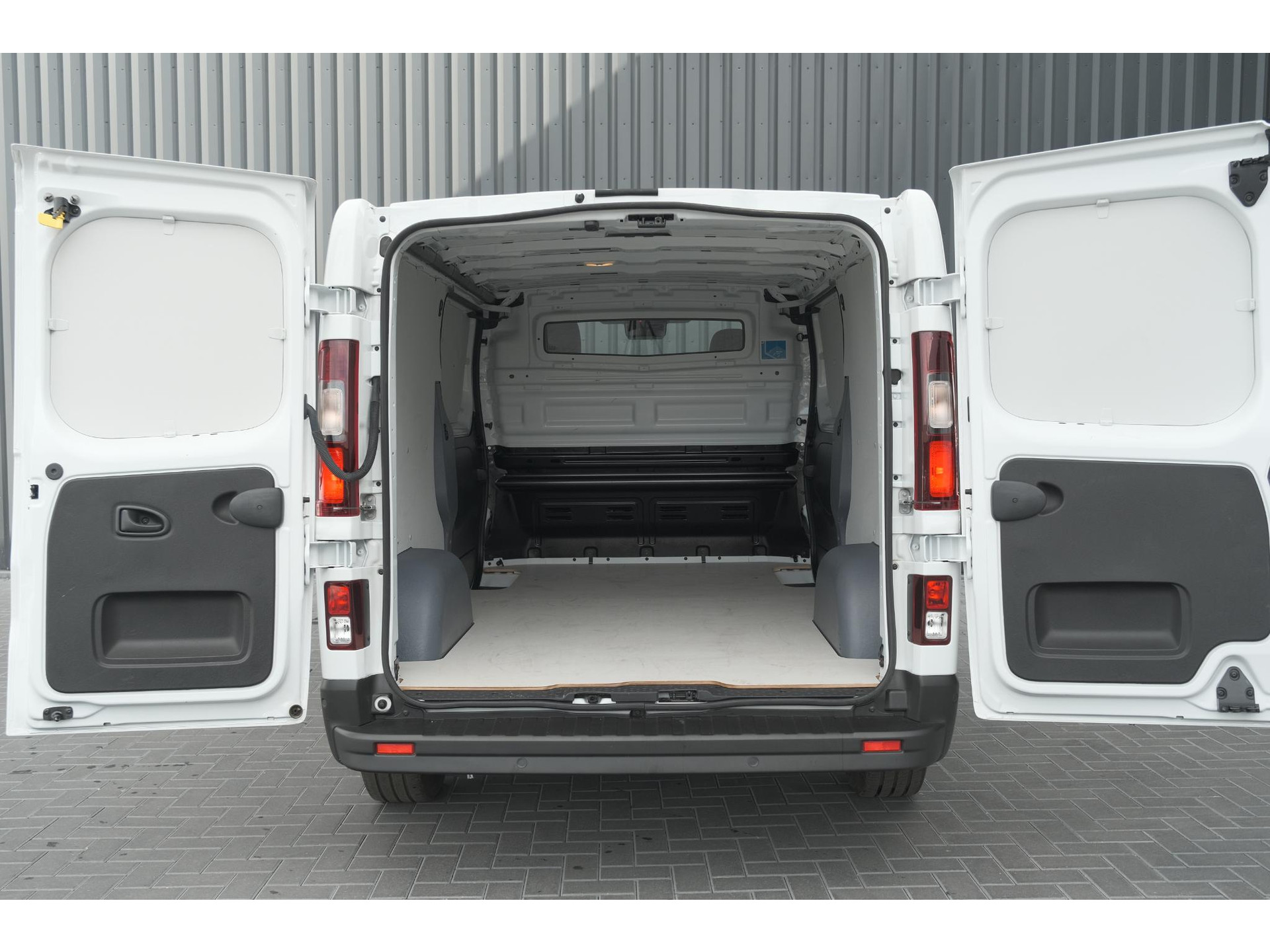 Renault Trafic E-Tech T29 L1H1 Advance 52 kWh | Laadruimte-pakket | Parkeerpakket | 3 fase lader | Camera