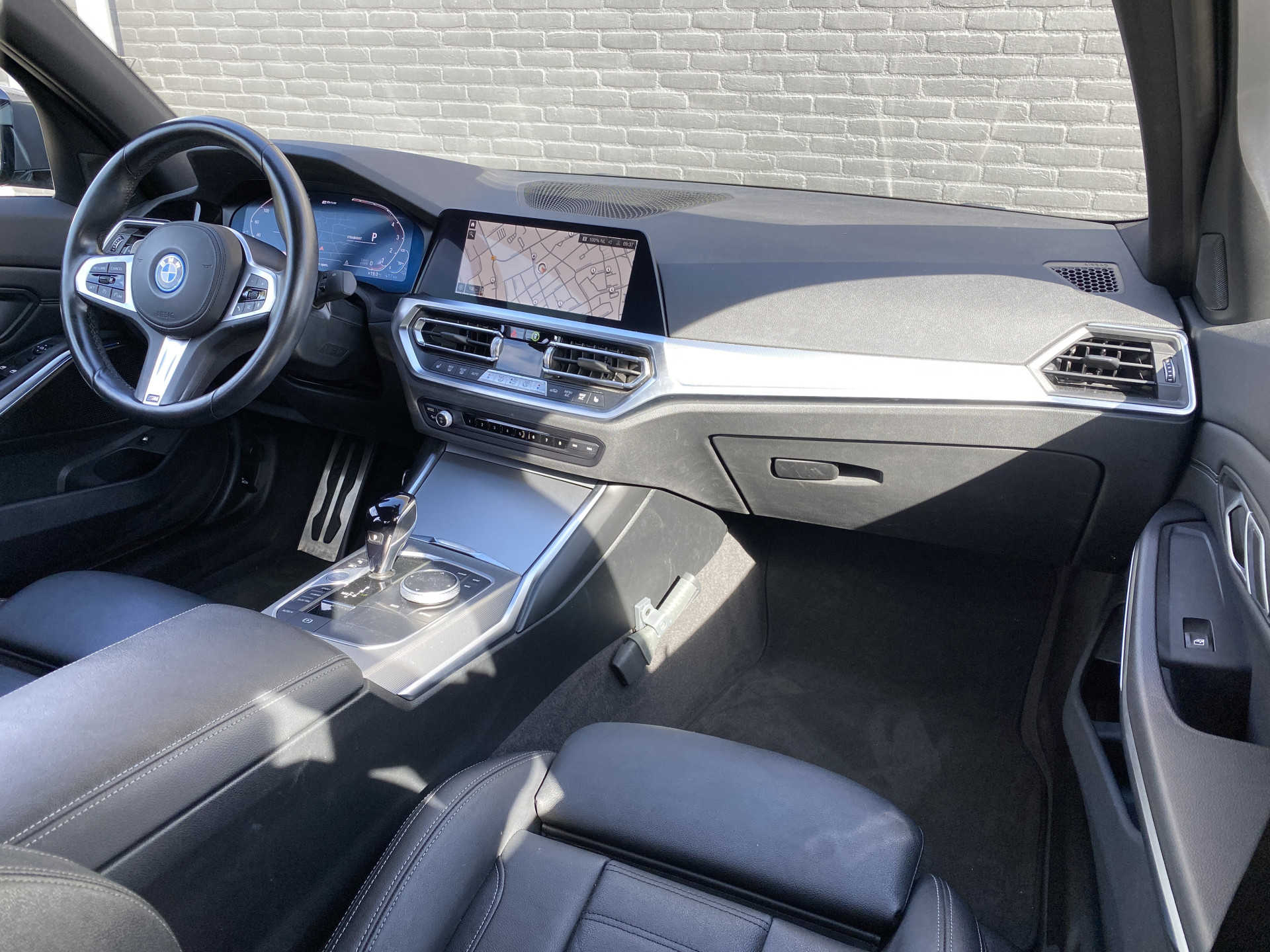 BMW 3-serie 330e High Executive M-Sport | 1e eigenaar | dealer onderh. | schuifdak | leder sportstoelen | camera | BTW auto