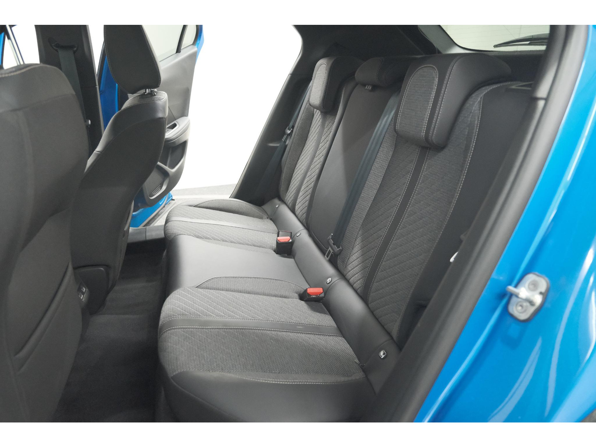 Peugeot 2008 PureTech 130 EAT8 Blue Lease Allure | Camera | Navigatie | Parkeersensoren | Apple Carplay
