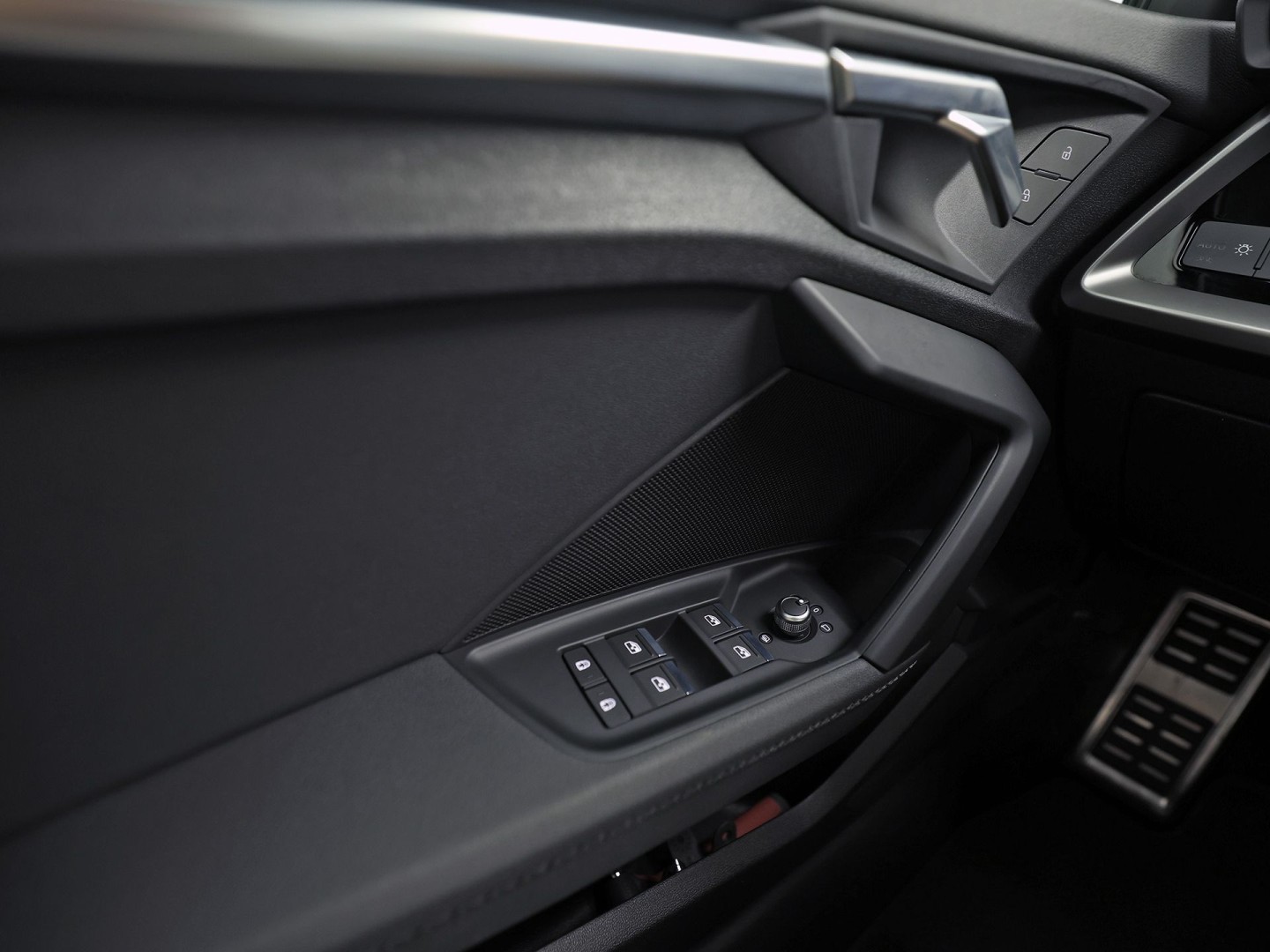 Audi A3 Sportback 30 TFSI S-Line Automaat (2X S-LINE, APPLE CARPLAY, STOELVERWARMING, PLAT S-LINE SPORTSTUUR, GETINT GLAS, SPORTSTOELEN, PARKEERSENSOREN, NIEUWSTAAT)