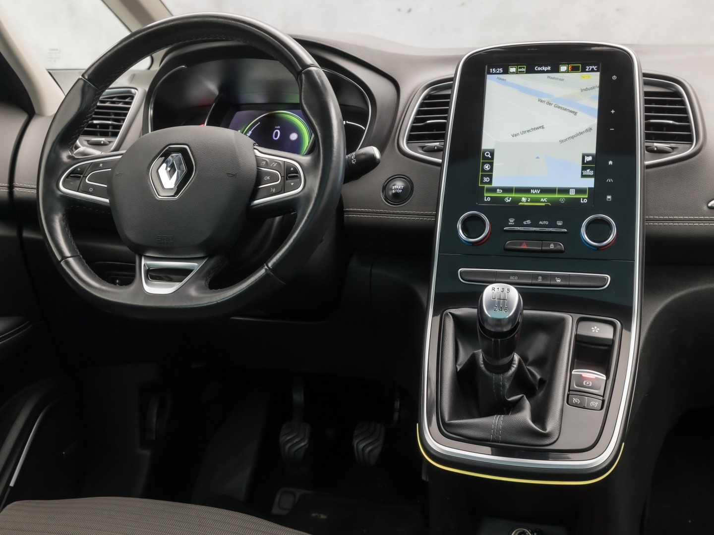Renault Grand Scénic 1.3 TCe Bose 7 Persoons (PANORAMADAK, APPLE CARPLAY, GROOT NAVI, LEDER, SPORTSTOELEN, GETINT GLAS, BOSE AUDIO, CAMERA, NIEUWE APK, NIEUWSTAAT)
