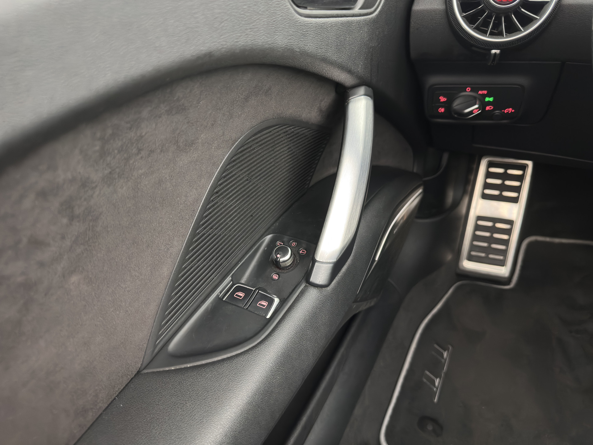 Audi TT Roadster 2.0 TFSI S-Line Pro Line Quattro Aut. *LEATHER-ALCANTARA | FULL-LED | BANG&OLUFSEN-AUDIO | DIGI-COCKPIT | AIR-SCARF | HEATED-SPORTSEATS | NAVI-FULLMAP | DAB+ | KEYLESS | ECC | PDC | 18''ALU*