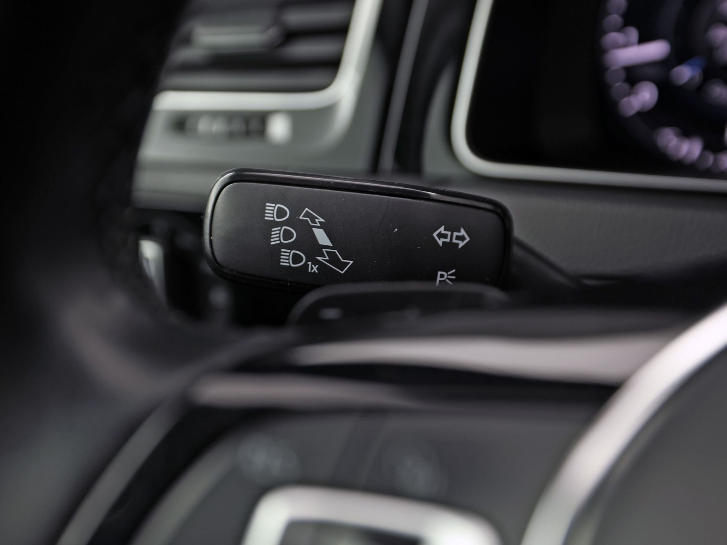 Volkswagen Golf Variant 1.5 TSI Highline 150Pk Automaat (VIRTUAL COCKPIT, APPLE CARPLAY, ALCANTARA, CAMERA, TREKHAAK, SPORTSTOELEN, GETINT GLAS, ADAPTIVE CRUISE, TREKHAAK, NIEUWSTAAT)