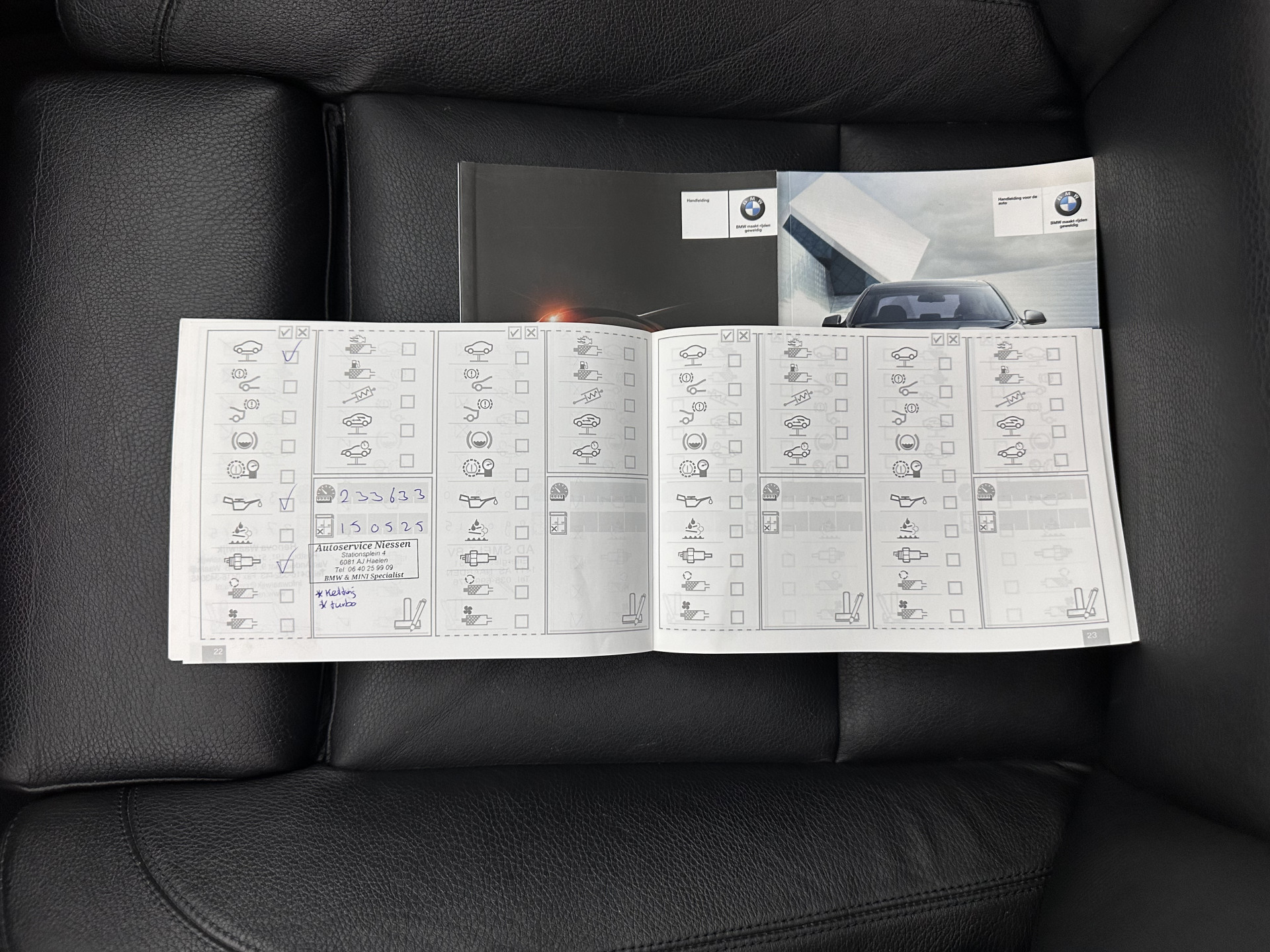 BMW 5-serie 520i M-Sportpack High Executive Aut. *PANO | LEATHER | XENON | HARMAN/KARDON | HEATED-SPORTSEATS | NAVI-FULLMAP | PRIVACY-GLASS | SHIFTPADDLES | ECC | PDC | CRUISE | 18''ALU*