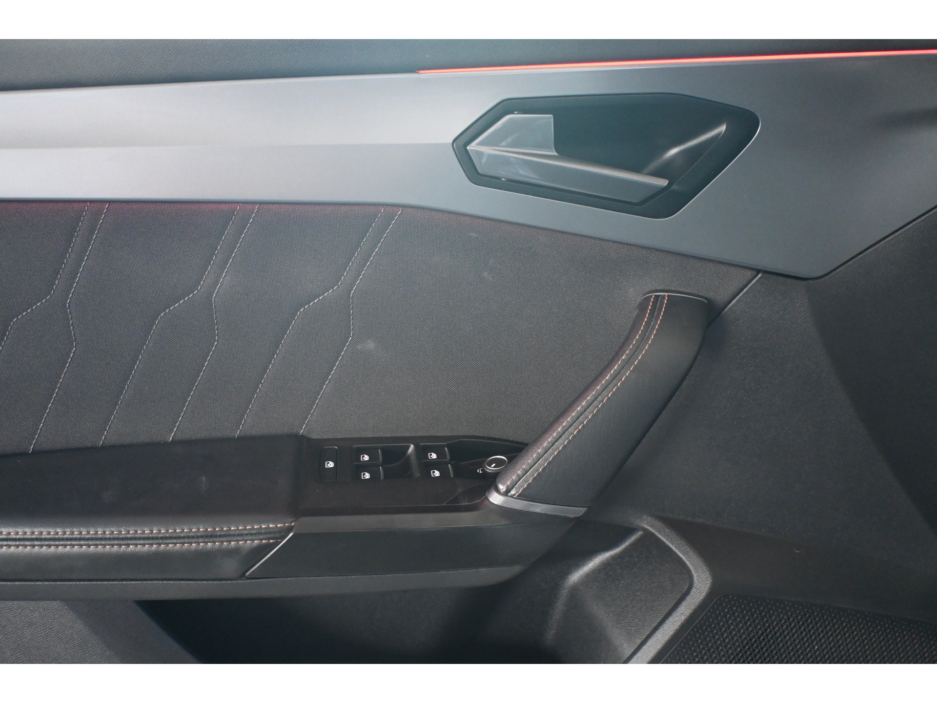 CUPRA Formentor 1.5 TSI Automaat Clima Adaptieve cruise Navigatie Apple carplay Trekhaak PDC Inruil mogelijk