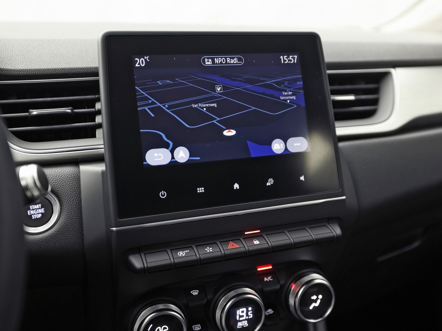 Renault Captur 1.3 TCe 140 Intens Sport 140Pk Automaat (VIRTUAL COCKPIT, APPLE CARPLAY, GROOT NAVI, CAMERA, CLIMATE, SPORTSTOELEN, LEDER, GETINT GLAS, CRUISE, NIEUWSTAAT)