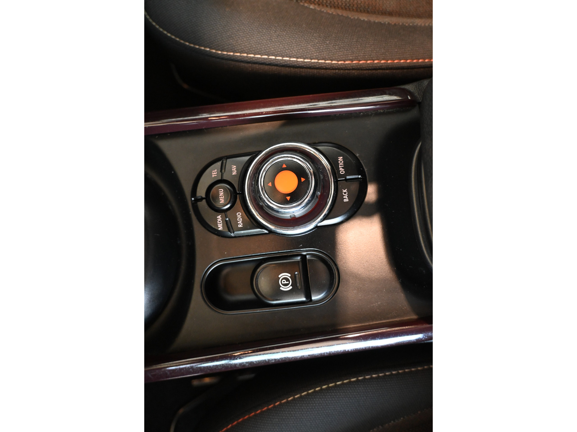 MINI Clubman 1.5 Salt Business Automaat Navigatie Panoramadak Goed Onderhouden! Inruil Mogelijk!