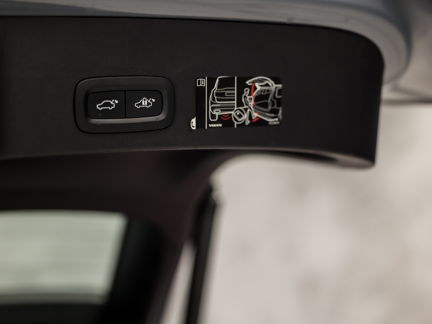 Volvo XC40 1.5 T4 Recharge Inscription 211Pk Automaat (APPLE CARPLAY, STUUR/STOELVERWARMING, MEMORY SEATS, CAMERA, STOELVERWARMING ACHTER, KEYLESS, GETINT GLAS, ELEK ACHTERKLEP, ZWART HEMEL, NIEUWSTAAT)
