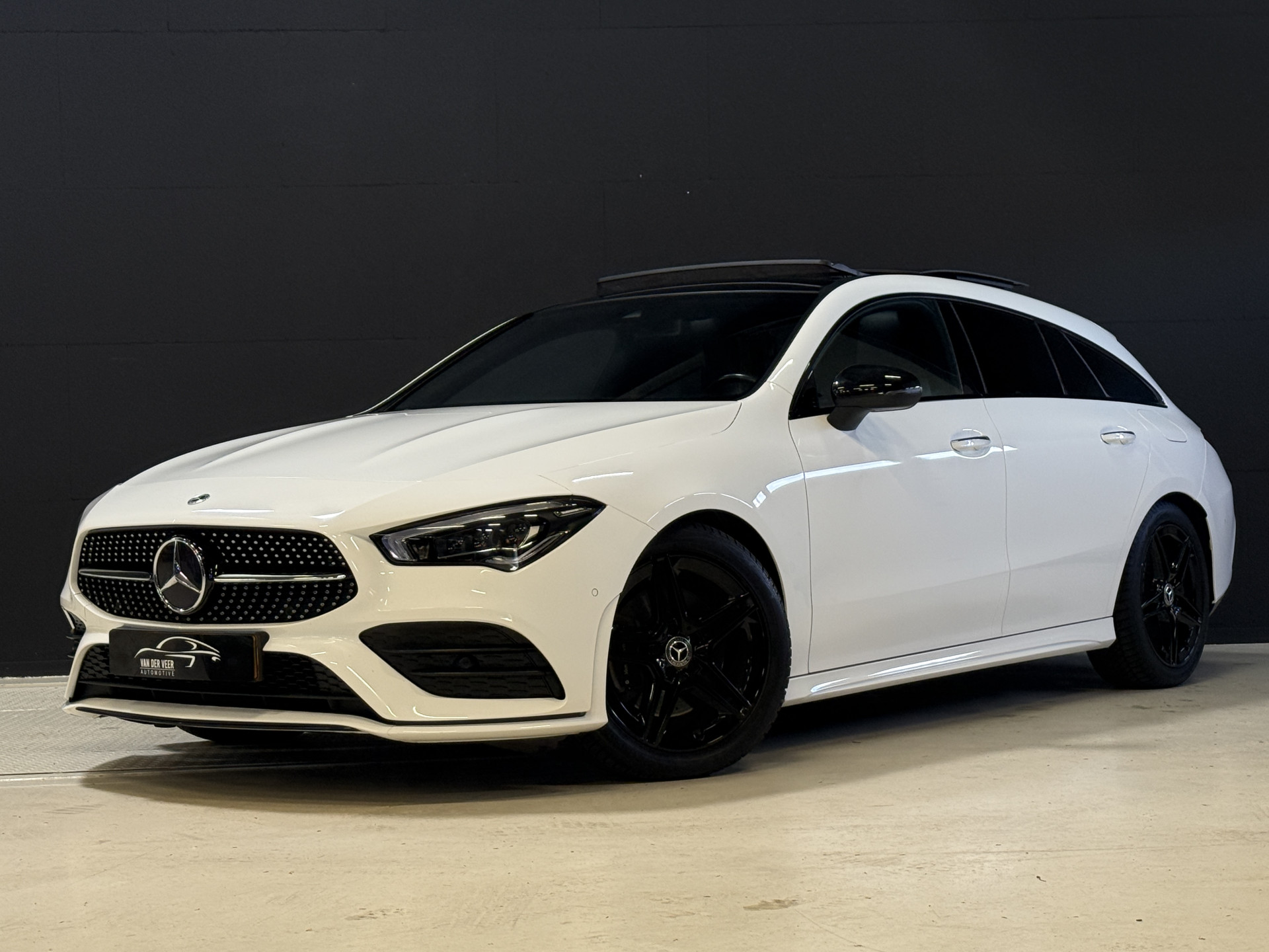 Mercedes-Benz CLA-klasse Shooting Brake 200 Business Solution AMG | Panoramadak | Sfeerverlichting | Multibeam