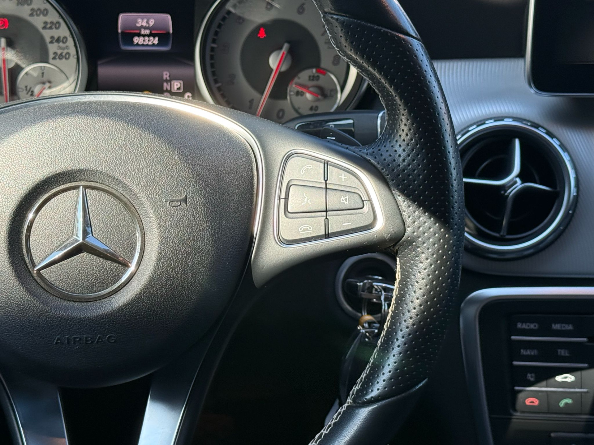 Mercedes-Benz GLA-klasse 200 Prestige | 1E EIGENAAR | 3/6/12MND GARANTIE| AUTOMAAT | PANO | LED | TREKHAAK | CRUISE | LMV |