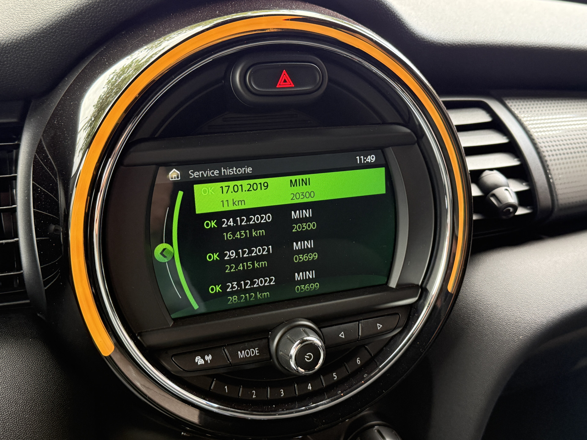MINI 5-Deurs 1.5 Cooper Pepper | Keyless | Dealeronderhouden | All-Season