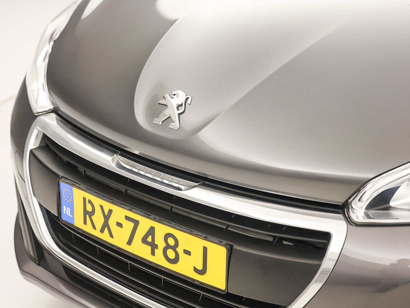 Peugeot 208 1.2 PureTech Sport (NAVIGATIE, CRUISE, BLUETOOTH, SPORTSTOELEN, ELEK PAKKET, NIEUWSTAAT)