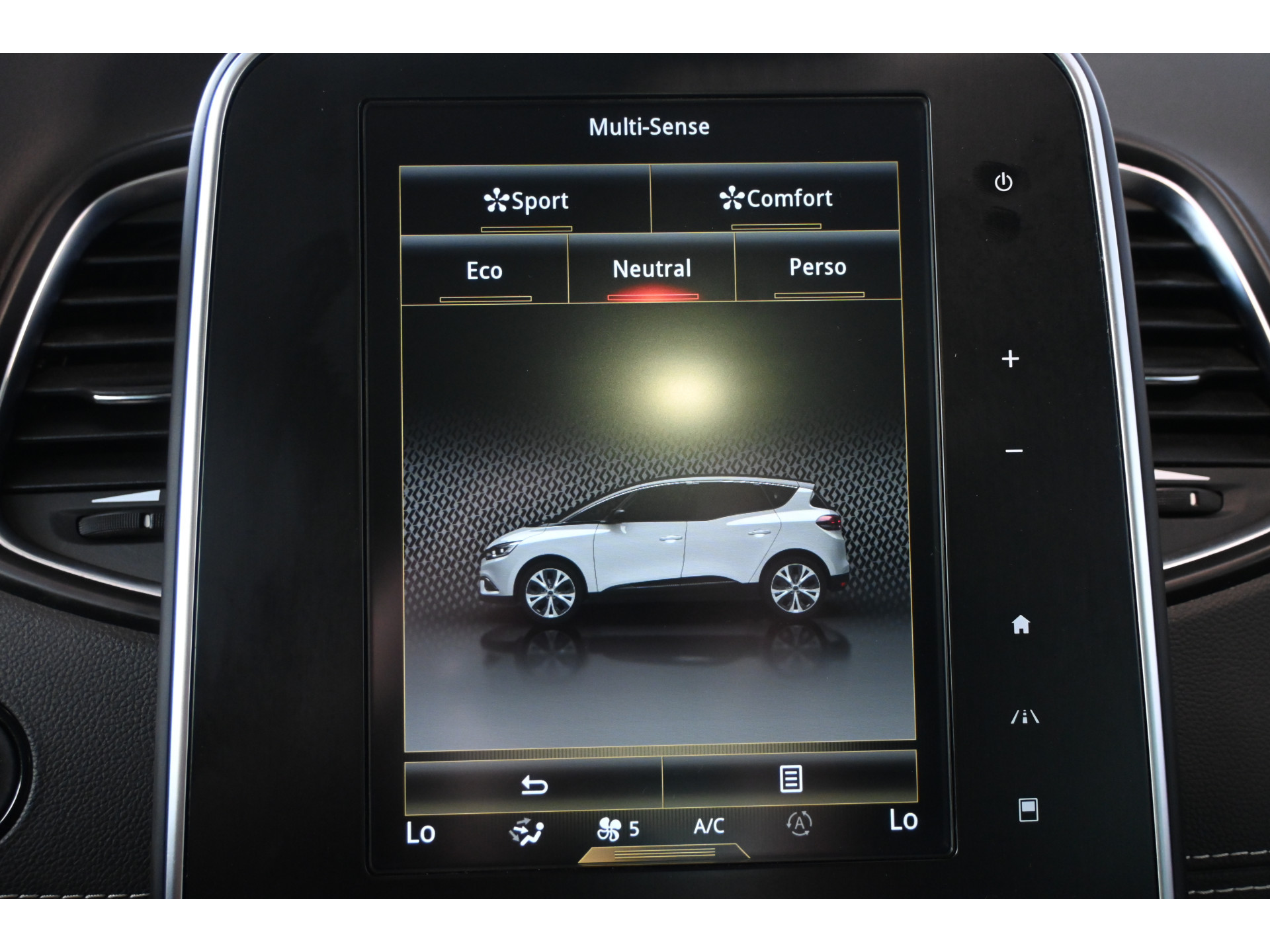 Renault Scénic 1.3 TCe Intens Automaat Nap Clima Cruise Trekhaak Navigatie Head up Panoramadak 100% Onderhouden! Inruil Mogelijk!