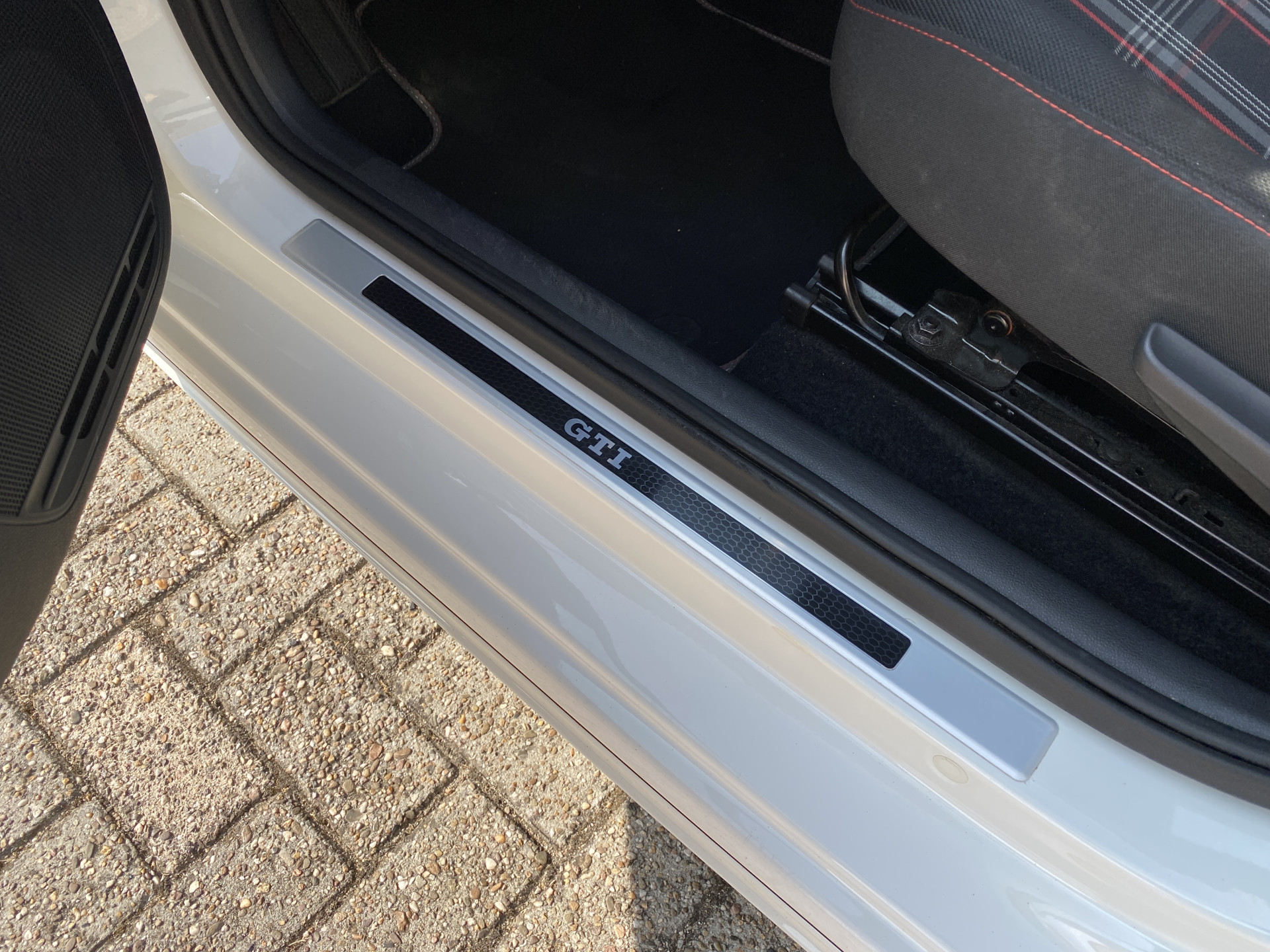 Volkswagen Up! 1.0 TSI GTI 116 pk | 17 inch lichtmetaal | stoelverwarming | climate control | zwart dak-spiegels | NL auto
