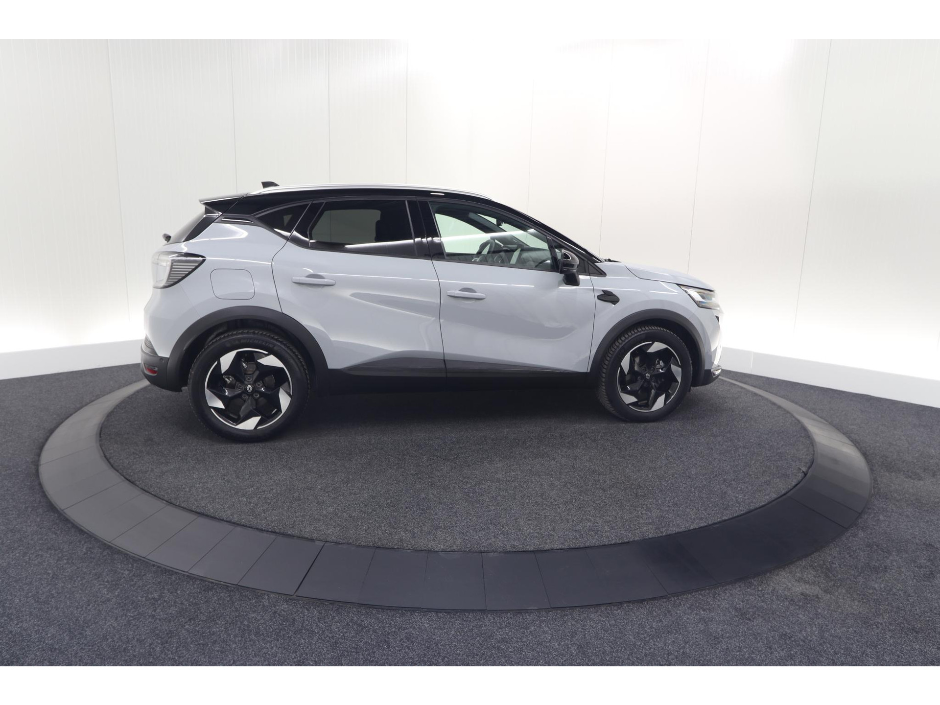 Renault Captur TCe 90 Techno | Nieuw Model | Camera | Harman Kardon | Apple Carplay | Parkeersensoren | 18 Inch Lichtmetalen Velgen
