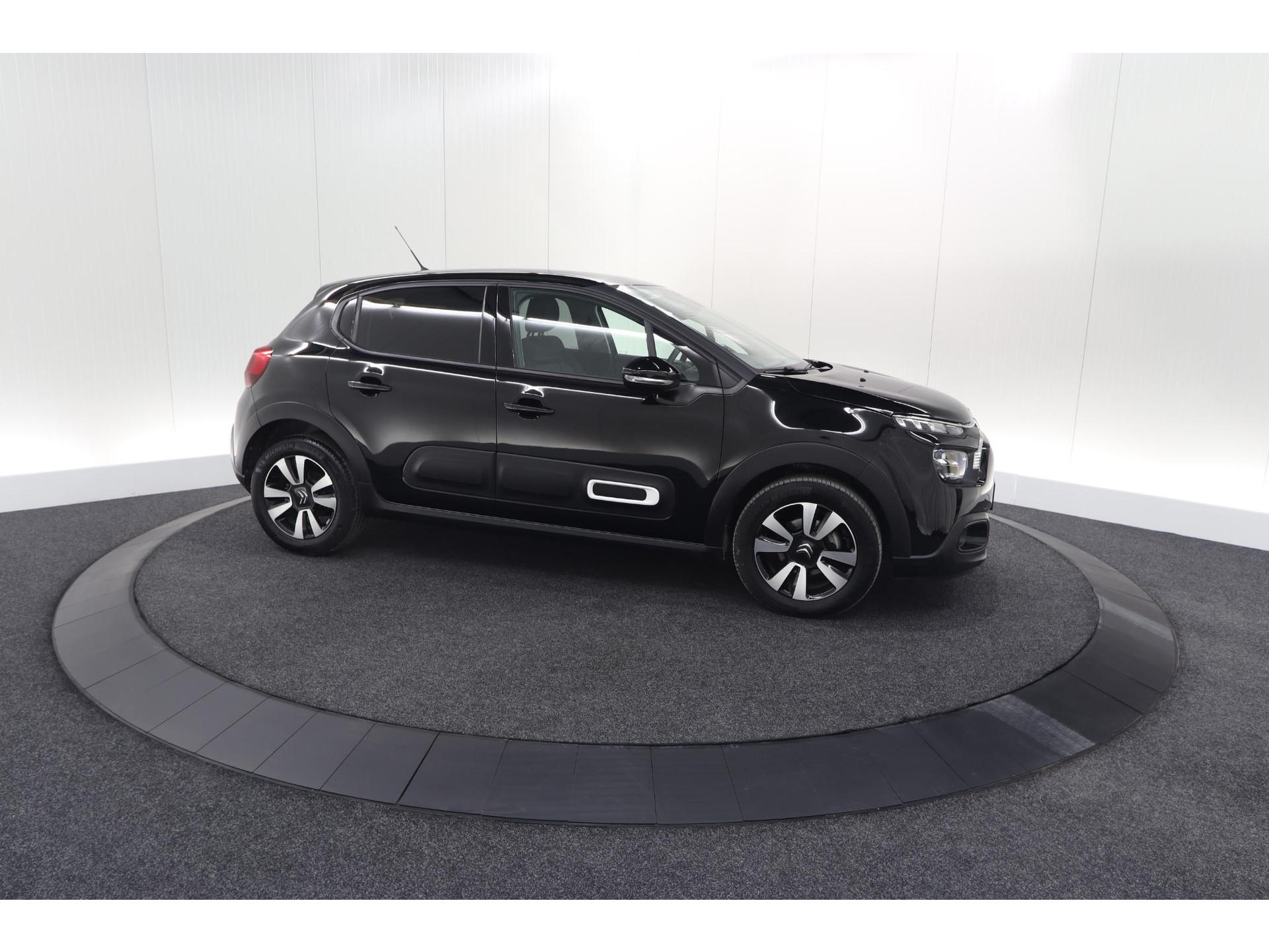 Citroen C3 PureTech 110 EAT6 Max | Apple Carplay | Parkeersensoren | Climate Control | 16 Inch Lichtmetalen Velgen