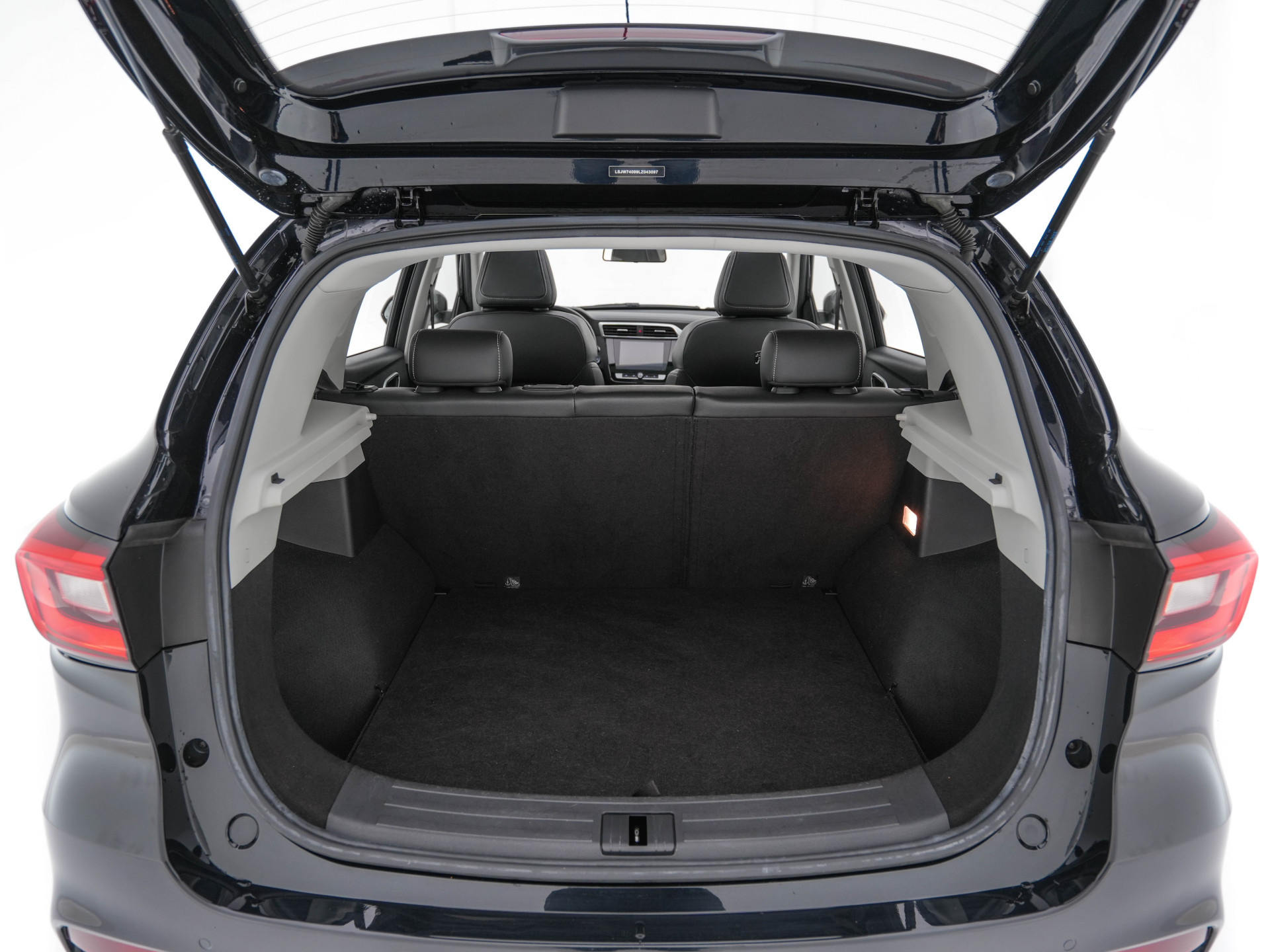 MG ZS EV Luxury 45 kWh (INCL-BTW) Aut. *PANO | LEATHER | CCS-FASTLOADER | KEYLESS | NAVI-FULLMAP | ADAPTIVE-CRUISE | CAMERA | HEATED-SPORTSEATS | CARPLAY | BLINDSPOT | DAB | LANE-ASSIST | 17''ALU*