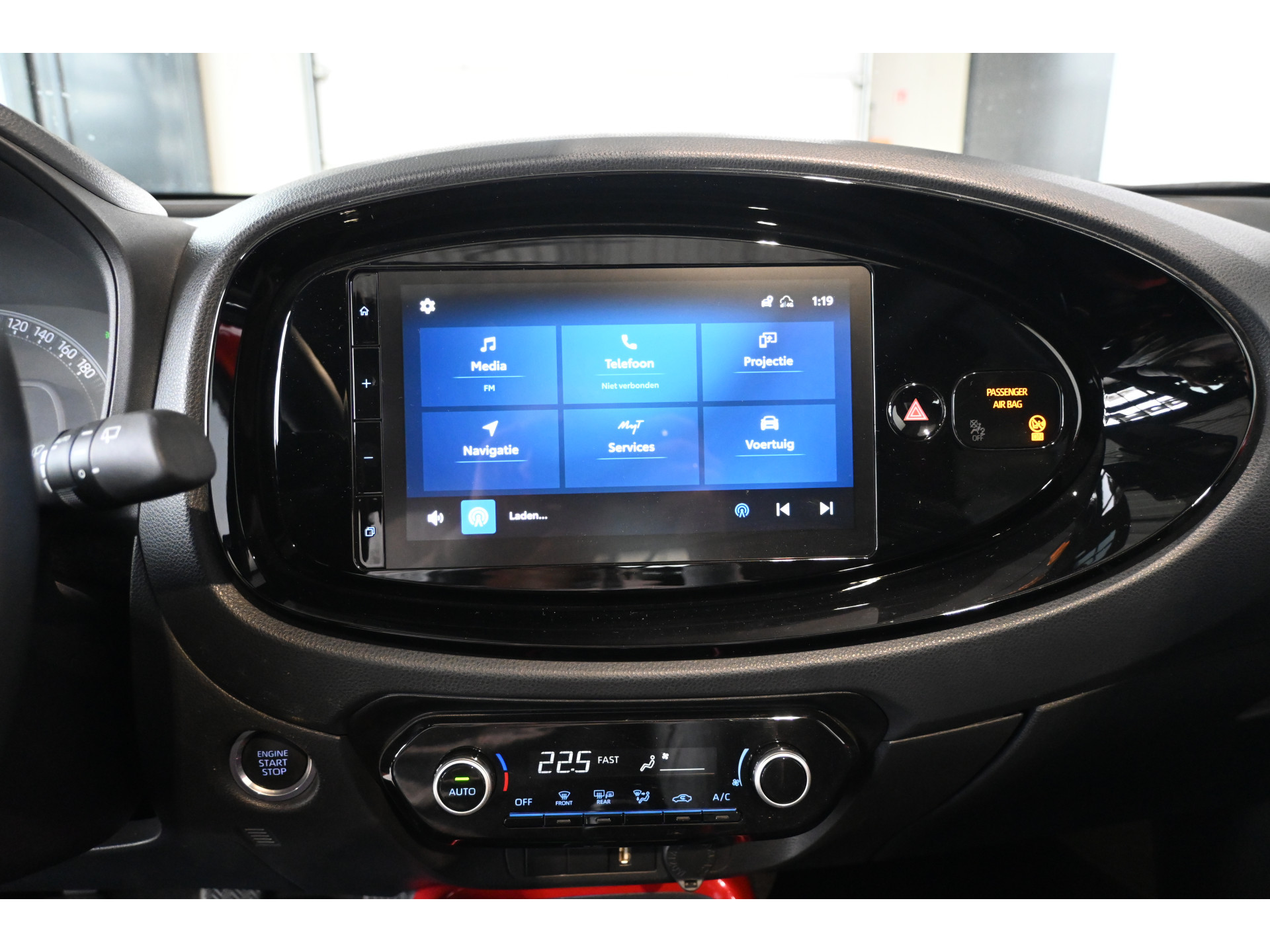 Toyota Aygo X 1.0 VVT-i MT Play Clima Carplay Panoramadak Camera LED Rijklaarprijs Inruil Mogelijk!