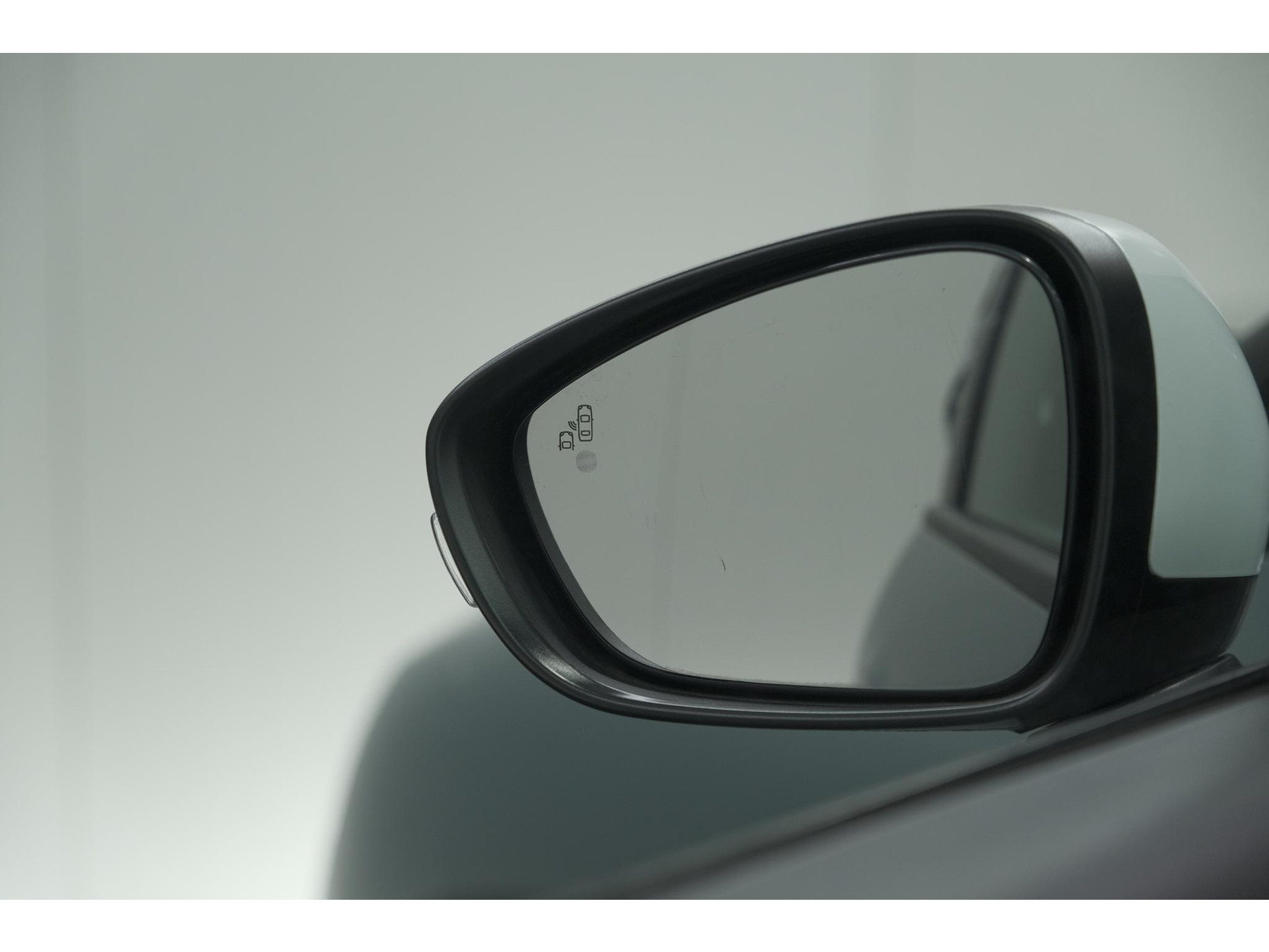 Citroen C3 Aircross PureTech 130 EAT6 Shine | Schuif-/Kanteldak | Camera | Dodehoekdetectie | Head-Up Display