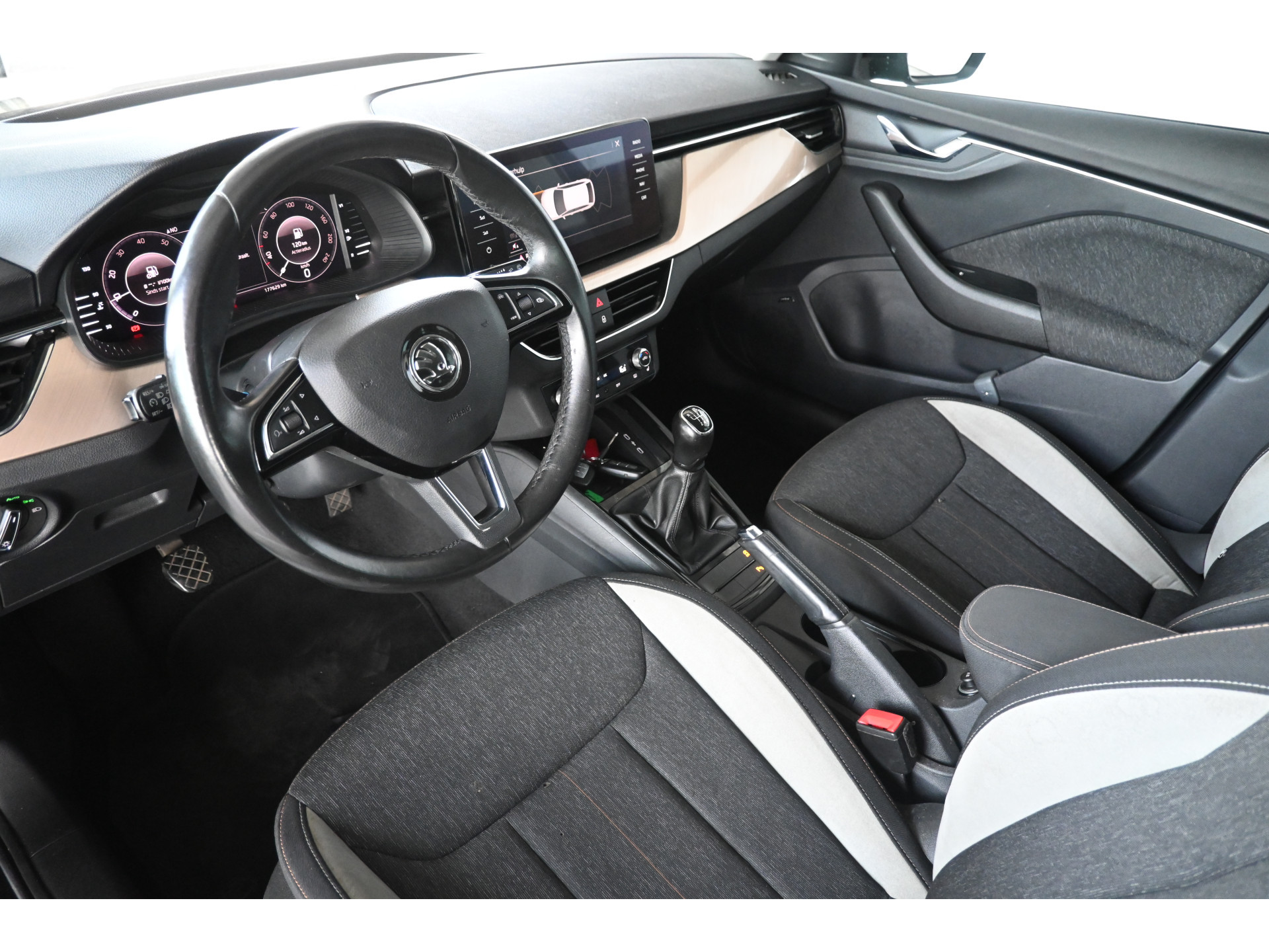 ŠKODA Scala 1.0 TSI Business Edition Clima Carplay Stoelverwarming Virtual Rijklaarprijs! Inruil Mogelijk!