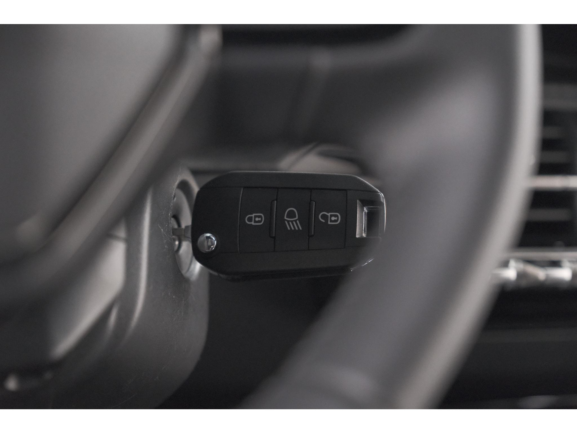 Peugeot 2008 Hybrid 145 e-DCS6 Allure | 360 Camera | Adaptieve Cruise Control | Dodehoekdetectie