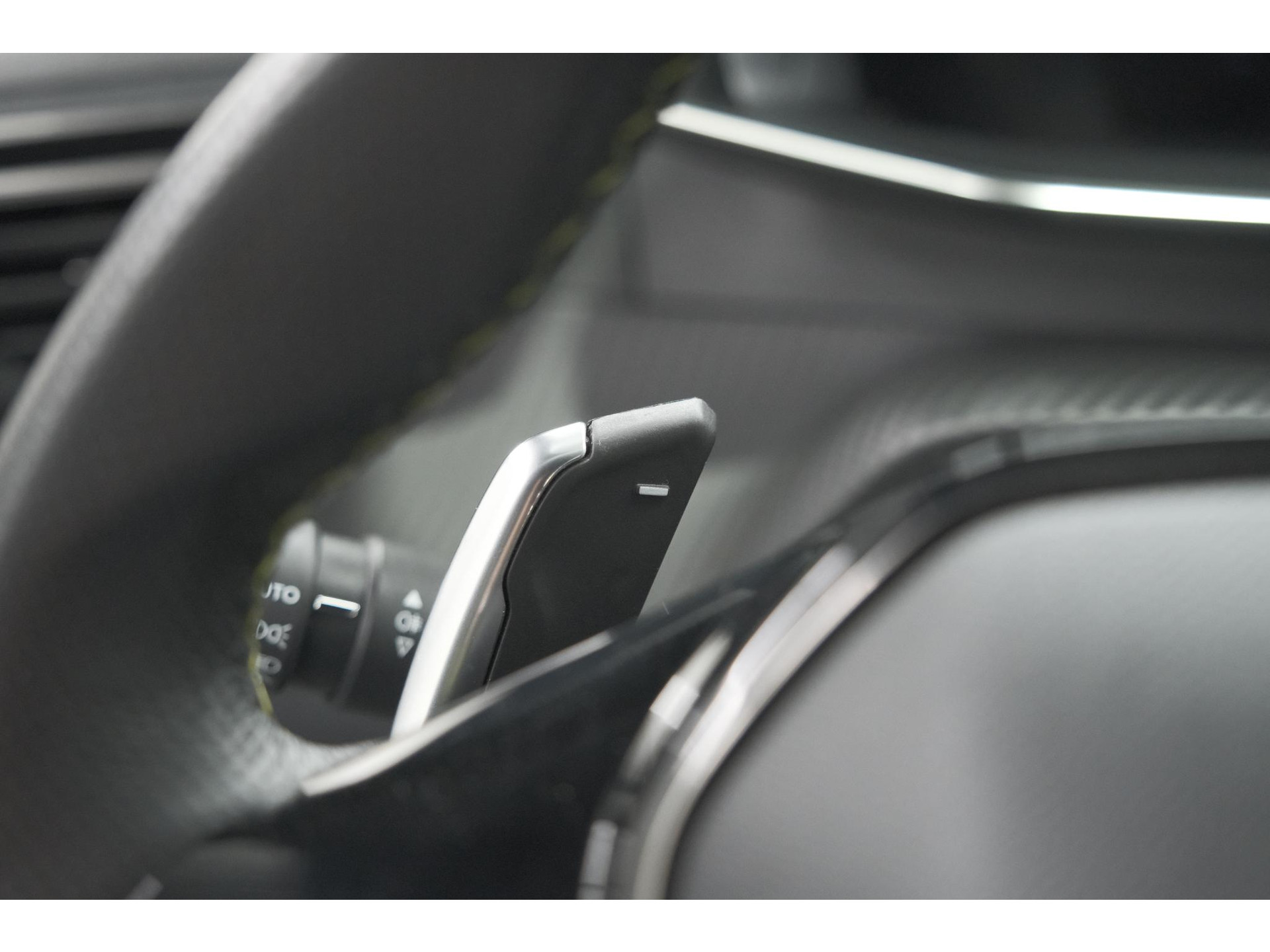 Peugeot 2008 PureTech 130 EAT8 GT | 360 Camera | Adaptieve Cruise Control | Dodehoekdetectie | Navigatie