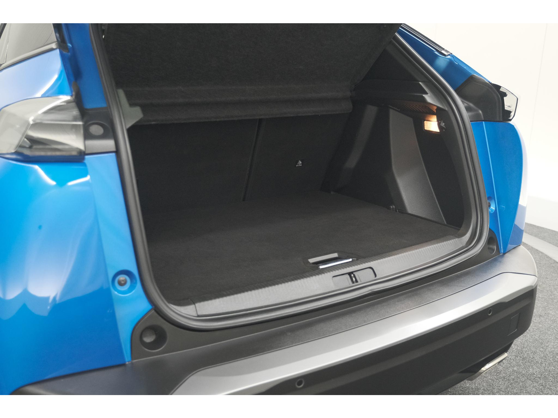 Peugeot 2008 PureTech 130 EAT8 Blue Lease Allure | Camera | Navigatie | Parkeersensoren | Apple Carplay