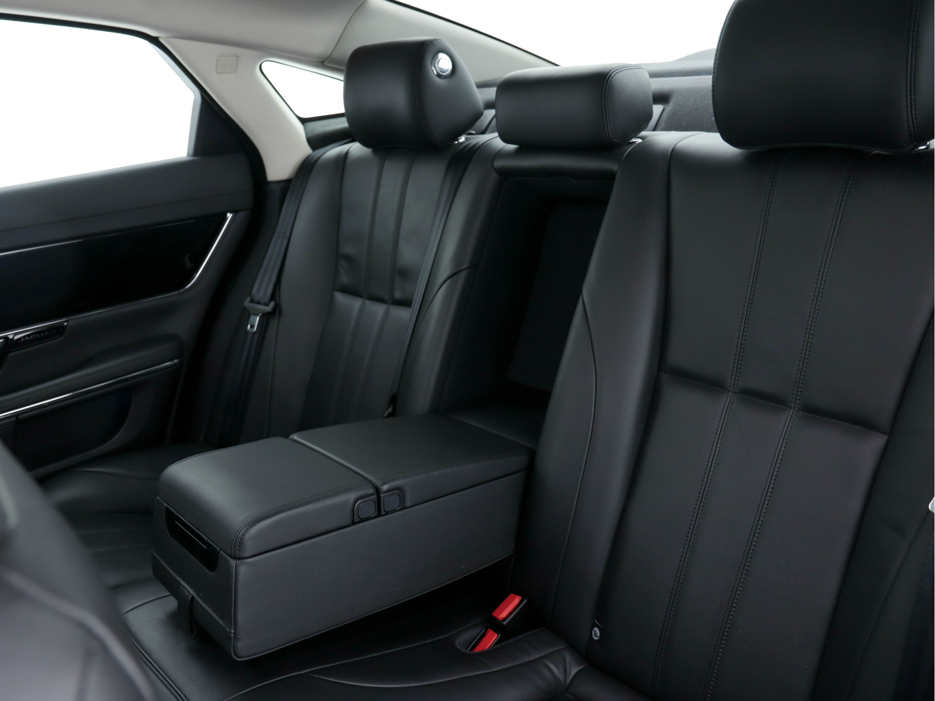 Jaguar XJ 3.0 V6D Portfolio Long (INCL-BTW) Aut. *PANO | LEATHER  | BI-XENON | MERIDIAN-AUDIO | MEMORY-PACK | KEYLESS | CAMERA | ECC | HEATED-COMFORTSEATS | PDC | NAVI-FULLMAP | SHIFT-PADDLES | CRUISE | 19"ALU*