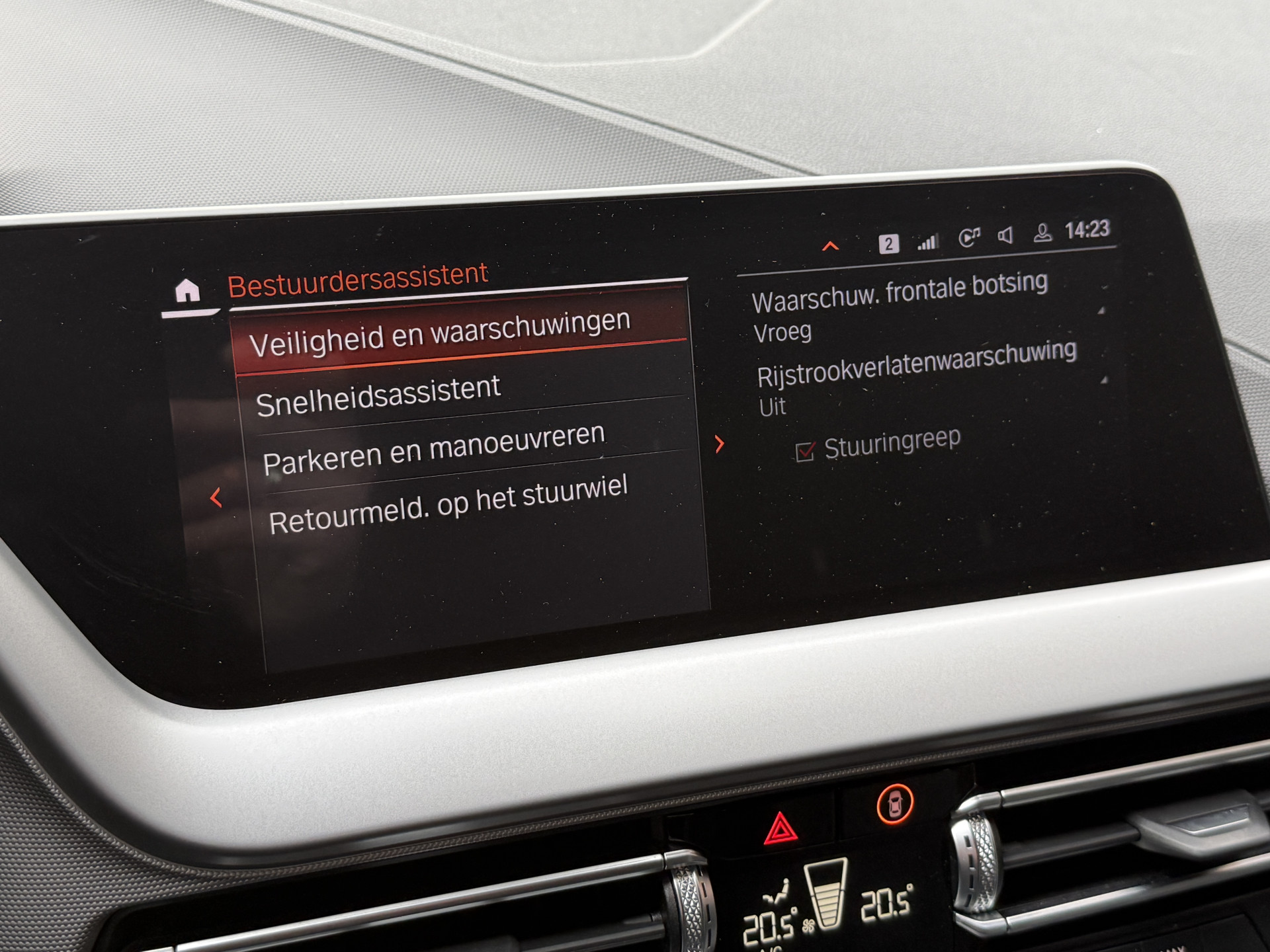 BMW 1-serie 116i Business Edition | Zwarte grill | Apple Carplay | DAB+ | PDC V+A