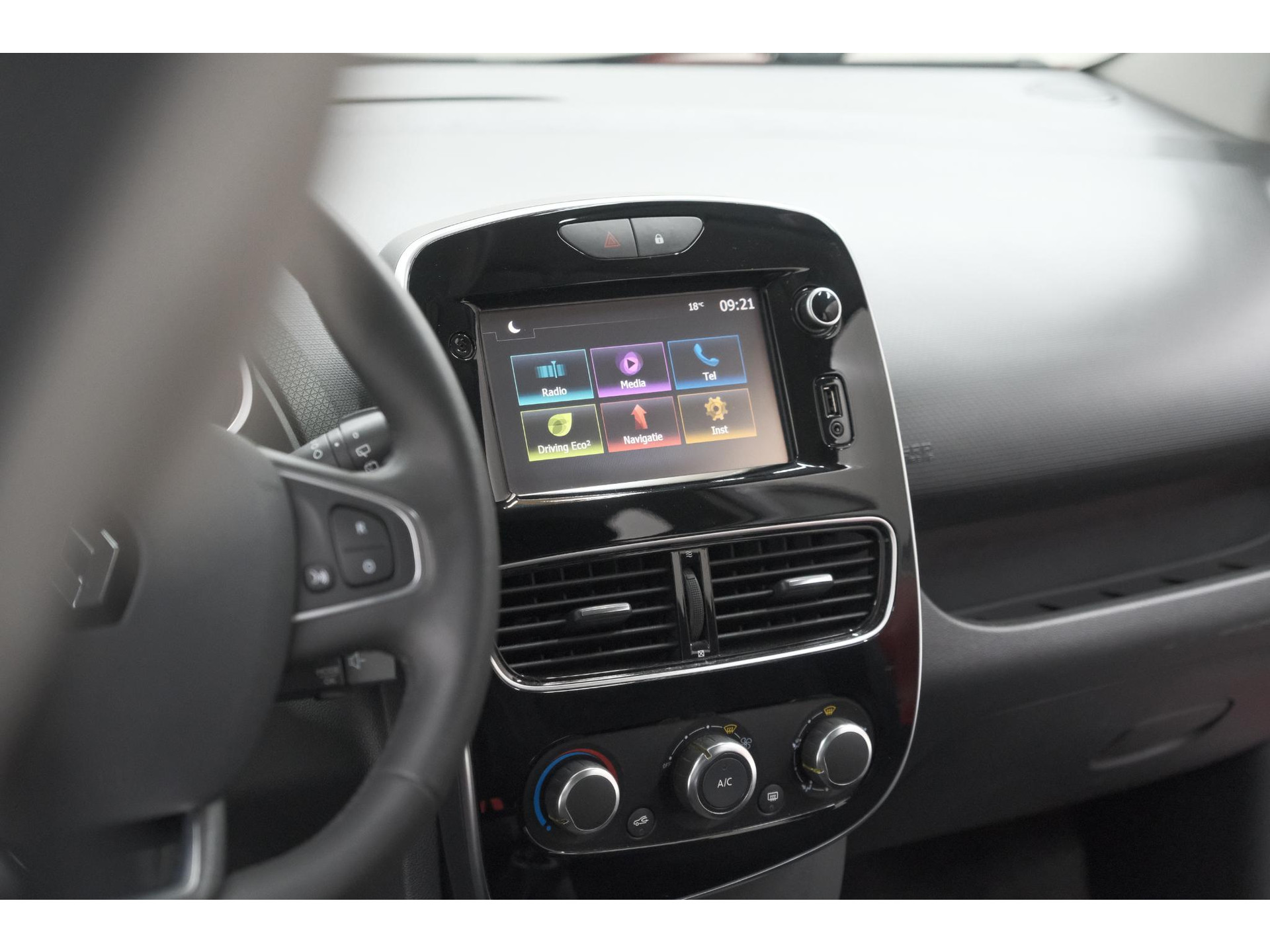 Renault Clio TCe 90 Limited | Trekhaak | Parkeersensoren | Navigatie