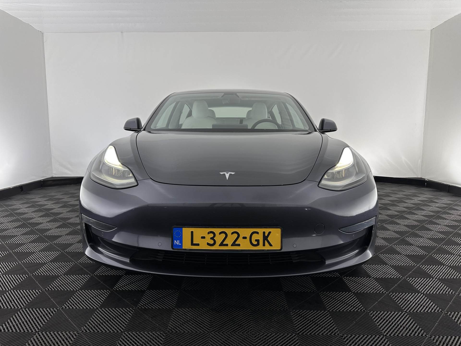 Tesla Model 3 ⚠️HV-BATTERY-DEFECT⚠️ Long Range AWD 75 kWh [ 3-Fase ] {SOH-86%} (INCL-BTW) Aut. *PANO | AUTOPILOT | LEATHER | KEYLESS | FULL-LED | MEMORY-PACK | TOPVIEW | DAB | CARPLAY | DIGI-COCKPIT | LANE-ASSIST | COMFORTSEATS | 19"ALU*