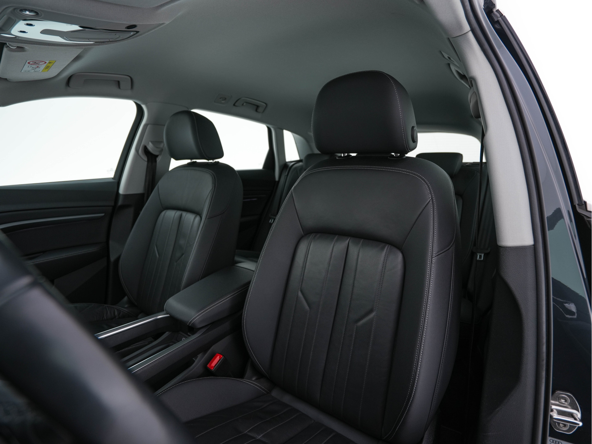 Audi e-tron 55 quattro Advanced edition Plus 95 kWh (3-Fase-11 kW) {SOH-93%} (INCL-BTW) Aut.*HEATPUMP | LEATHER | ADAPTIVE-CRUISE | FULL-LED | DIGI-COCKPIT | KEYLESS | MEMORY-PACK | CAMERA | NAVI-FULLMAP | SHIFTPADDLES | DAB+ | HEATED-COMFORTSEATS | DRIVE