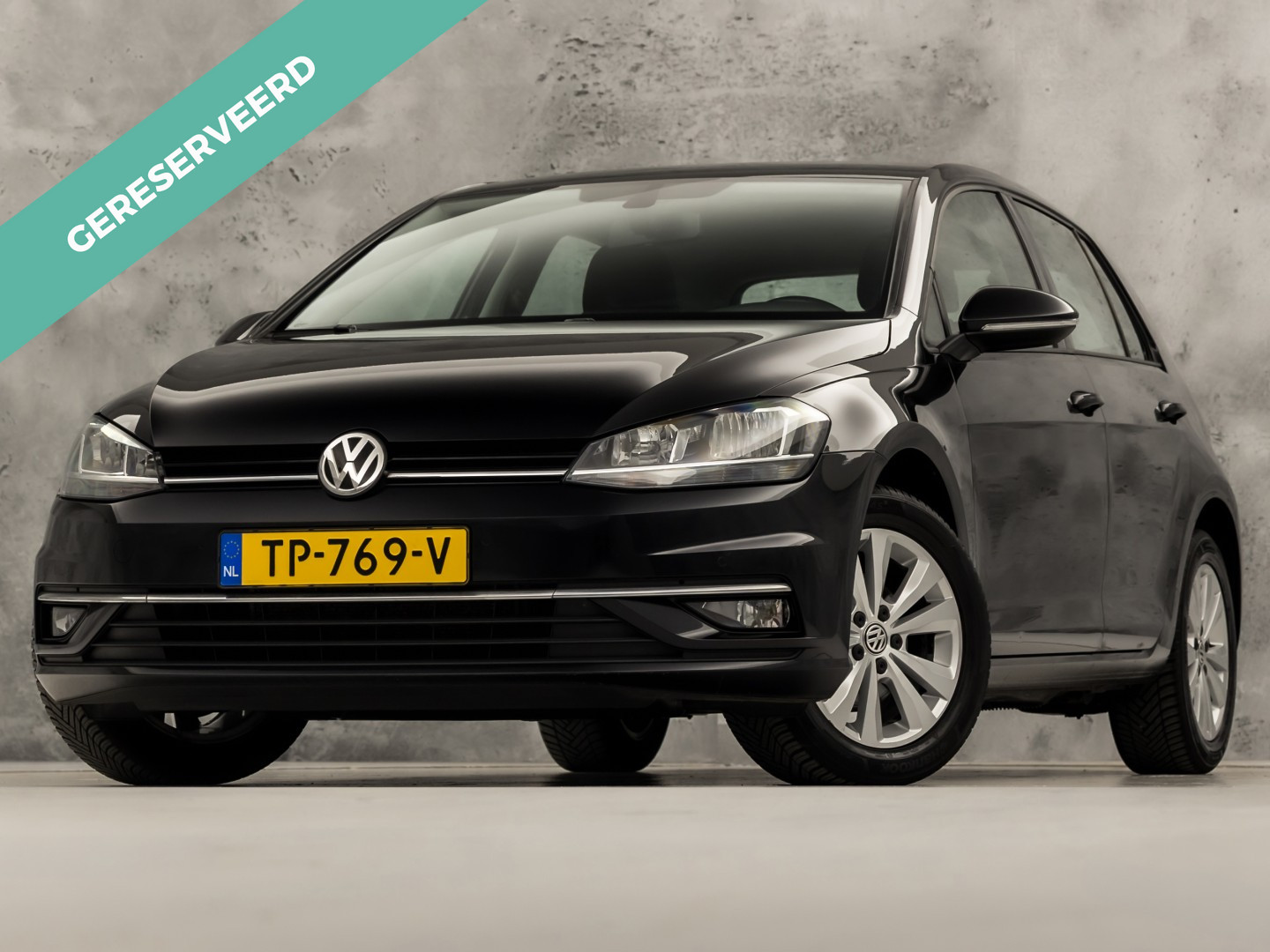 Volkswagen Golf 1.0 TSI Sportline (APPLE CARPLAY, GROOT NAVI, ALCANTARA, DYNAMISCHE KNIPPERLICHTEN, SPORTSTOELEN, STOELVERWARMING, ADAPTIVE CRUISE, PARKEERSENSOREN, NIEUWSTAAT)