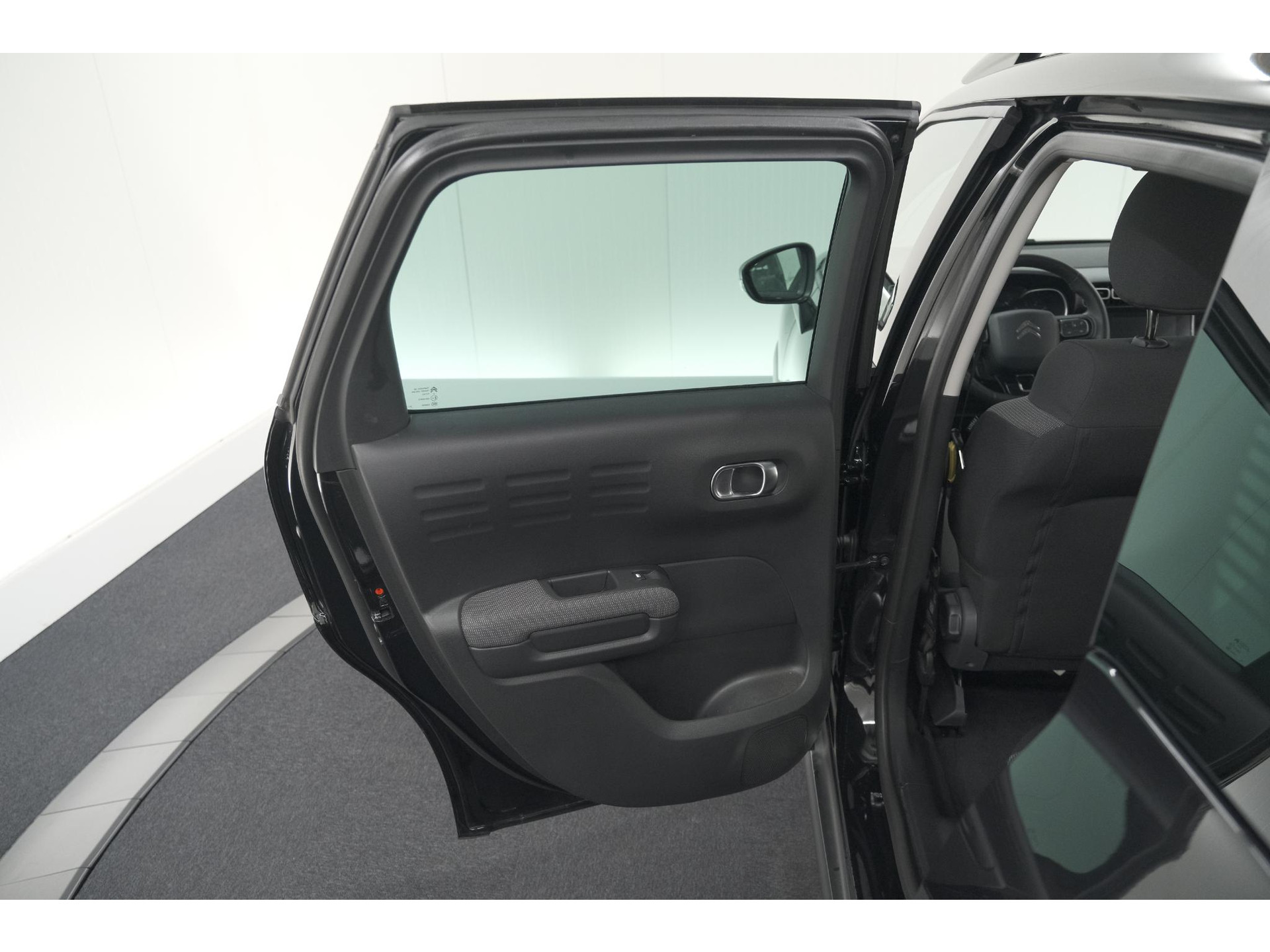 Citroen C3 Aircross PureTech 130 EAT6 Shine | Parkeersensoren | Apple Carplay | Stoelverwarming