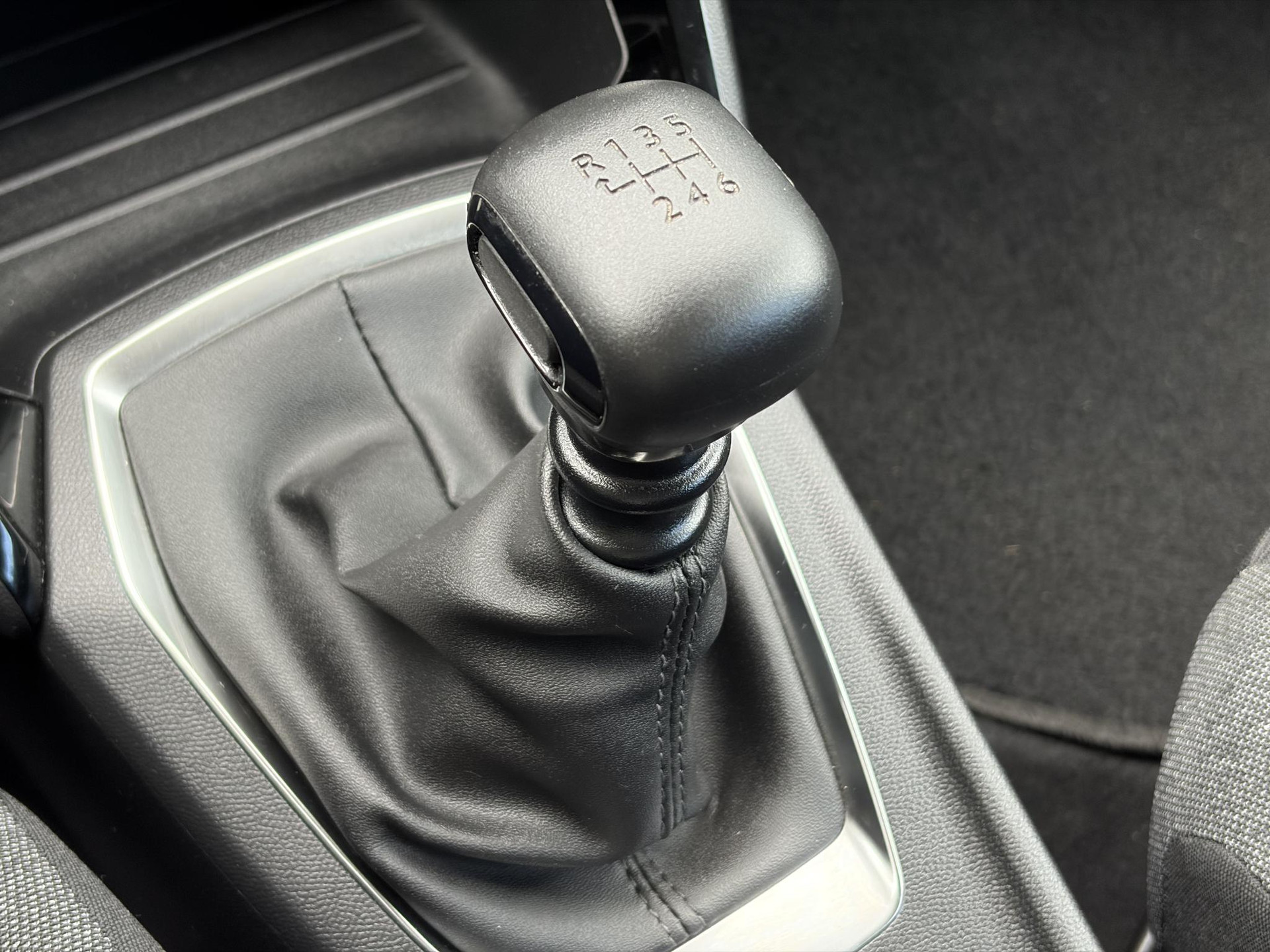 Peugeot 208 1.2 PureTech Blue Lease Active 102pk,2e Eigenaar,Navi,Apple Carplay/Android,Rijstrooksensor,6 Bak,Pdc,Dealer Onderhouden,N.A.P,Apk tot 04-2028